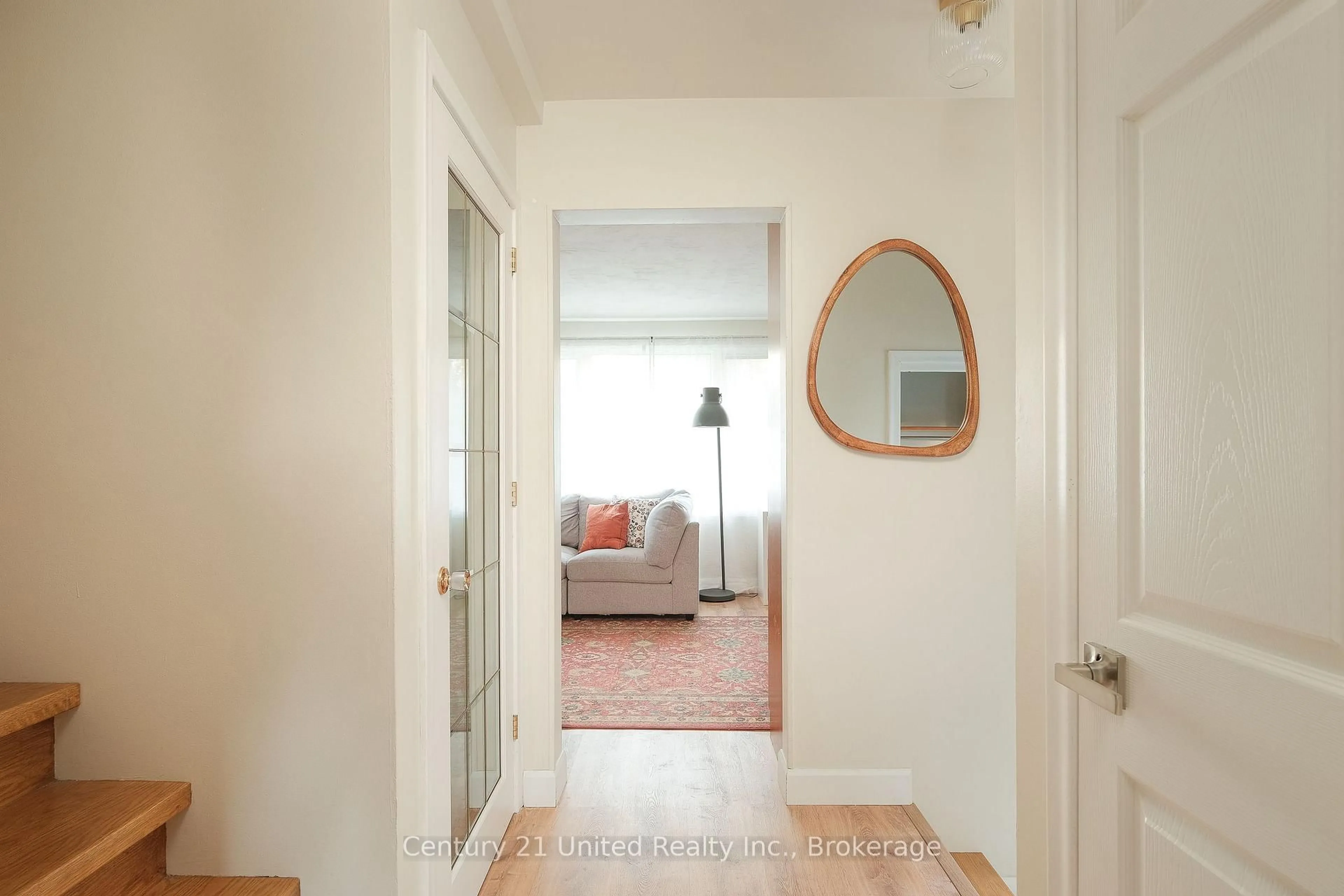 Indoor entryway for 922 Webber Ave, Peterborough Ontario K9J 5Y1