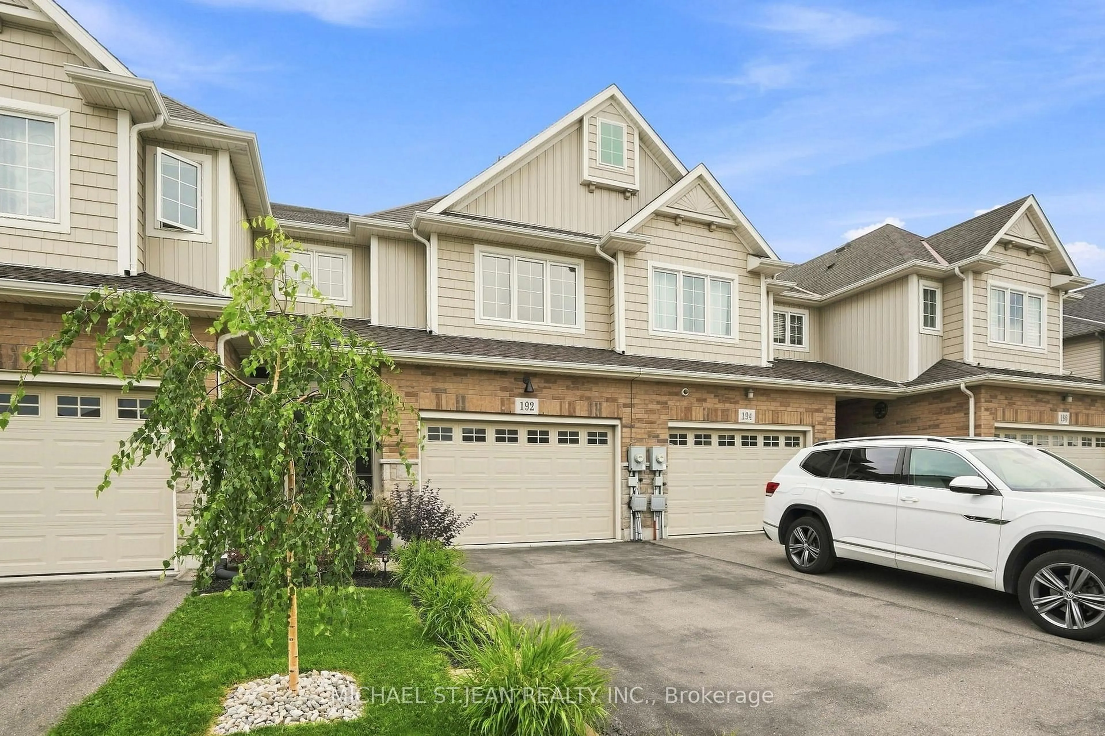 Home with vinyl exterior material, street for 192 Winterberry Blvd, Thorold Ontario L2V 0C2