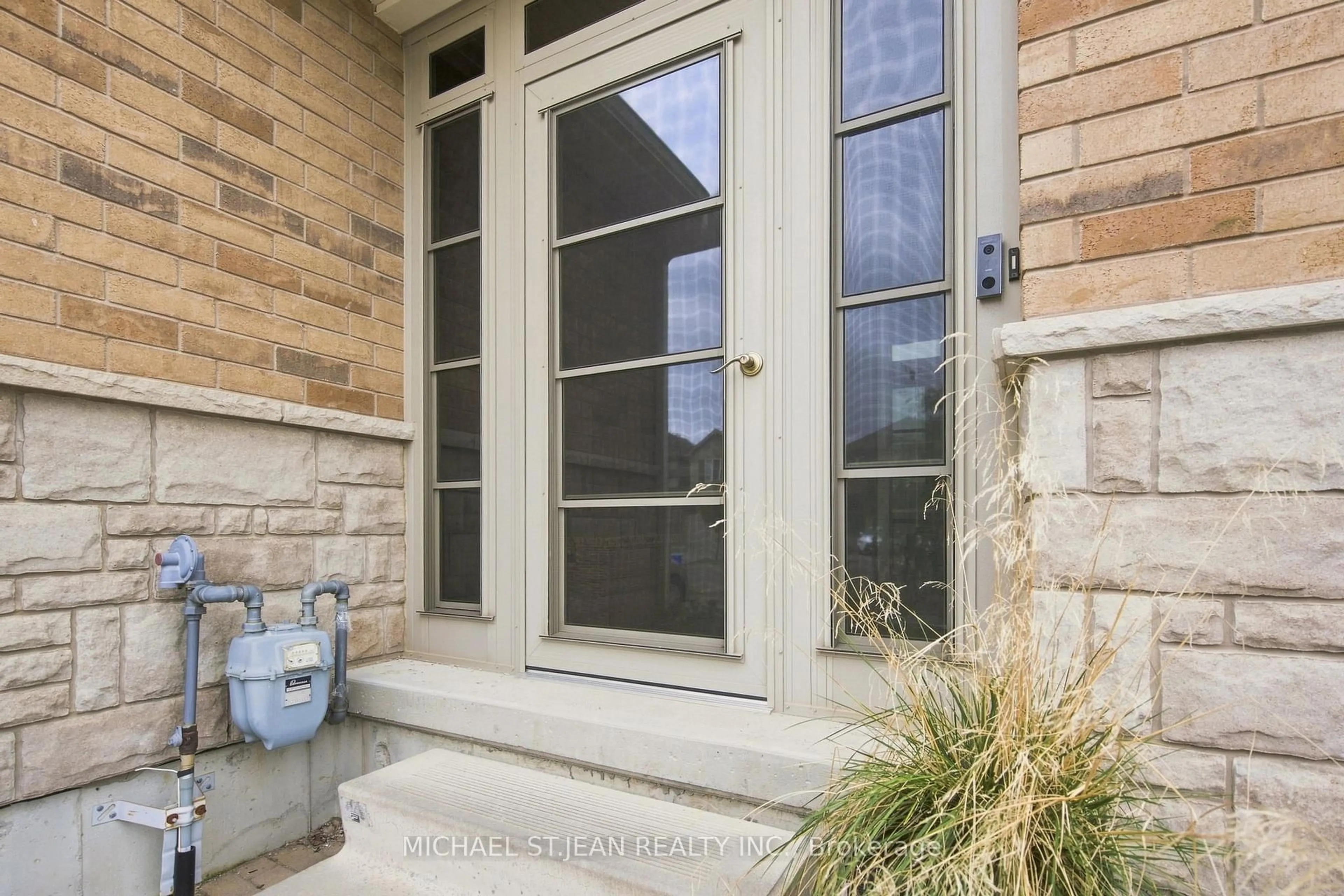 Indoor entryway for 192 Winterberry Blvd, Thorold Ontario L2V 0C2
