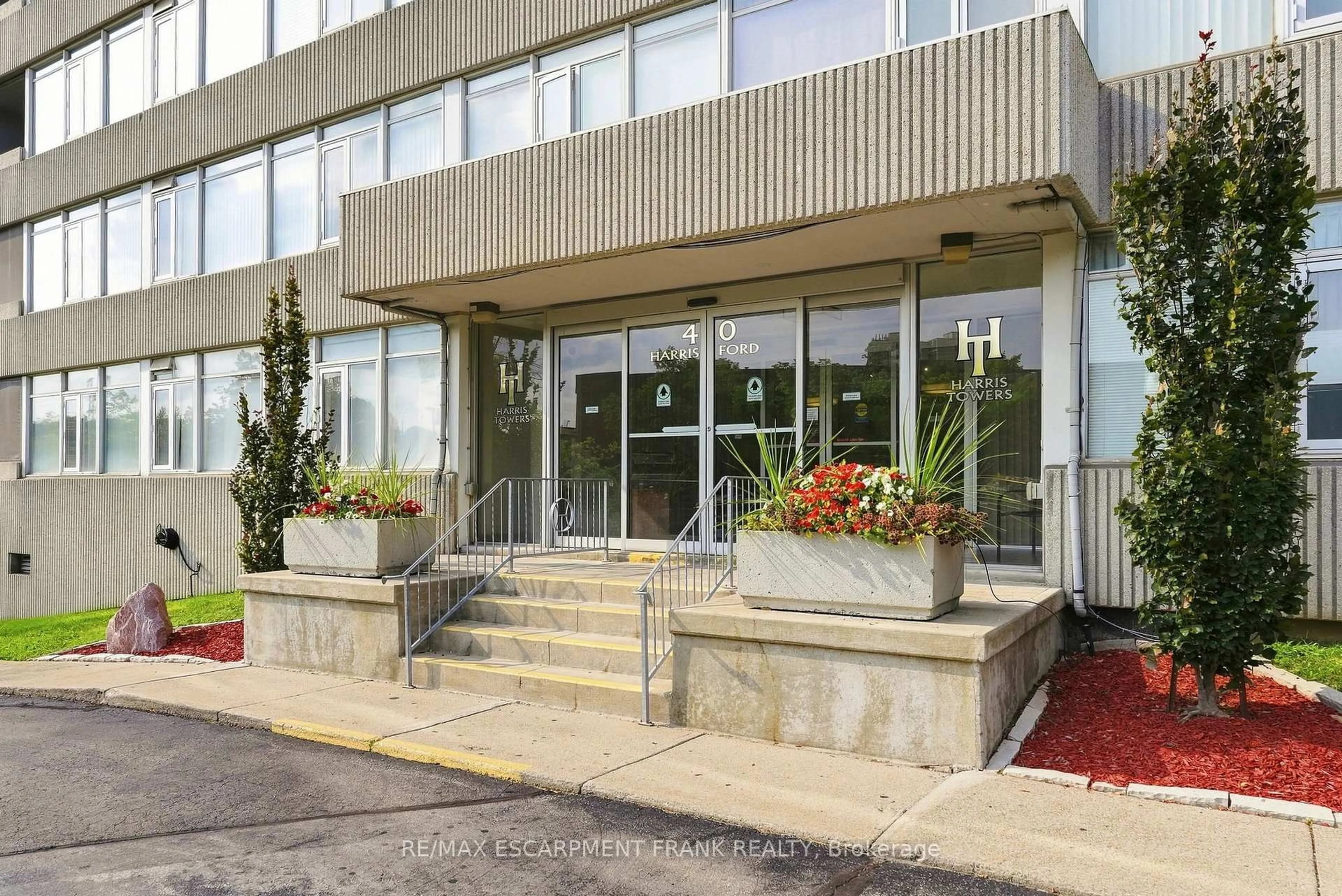 Unknown for 40 Harrisford St #904, Hamilton Ontario L8K 6N1