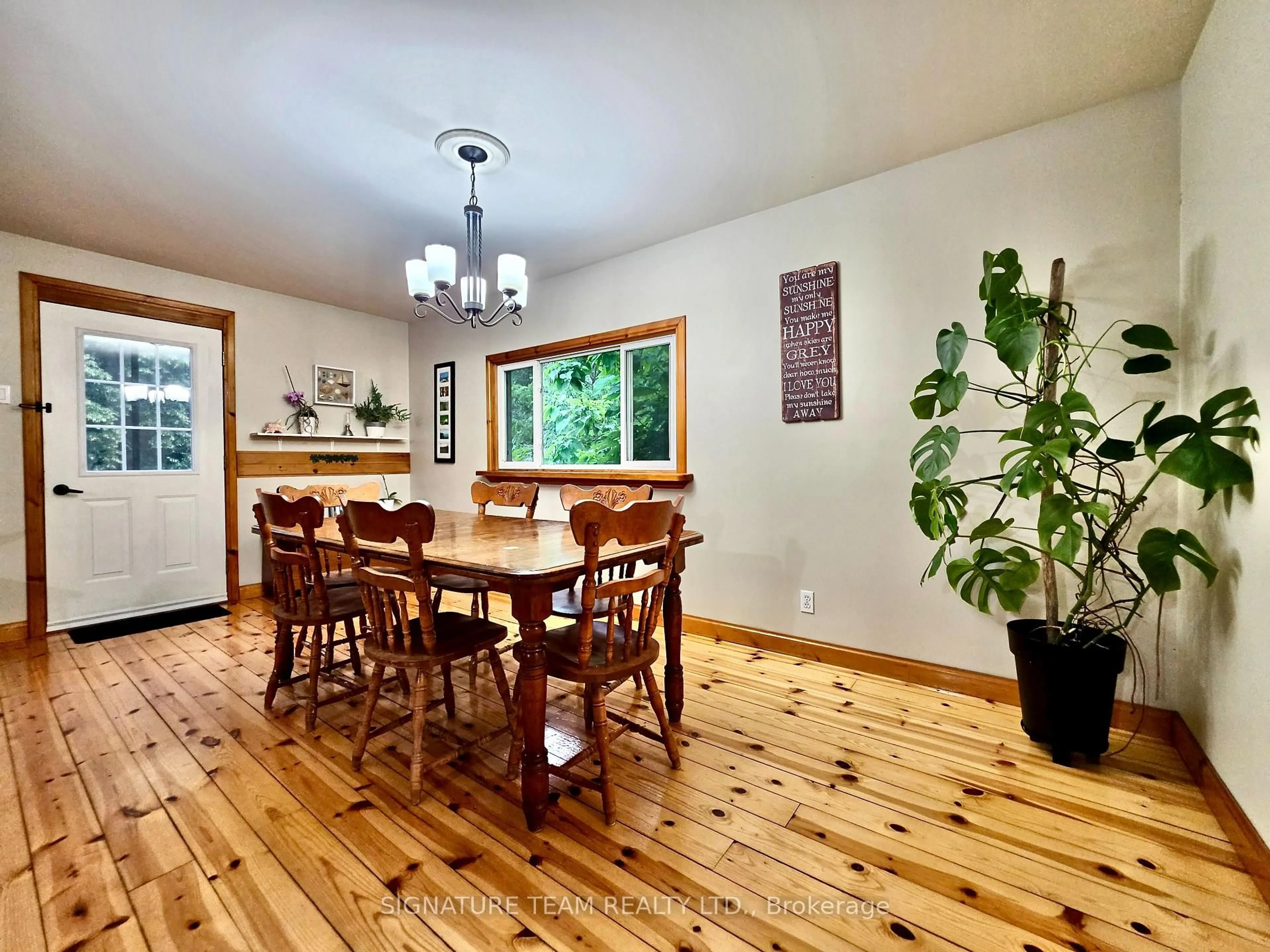 Dining room, wood/laminate floor for 57 Gleason Lane, Deep River Ontario K0J 1P0