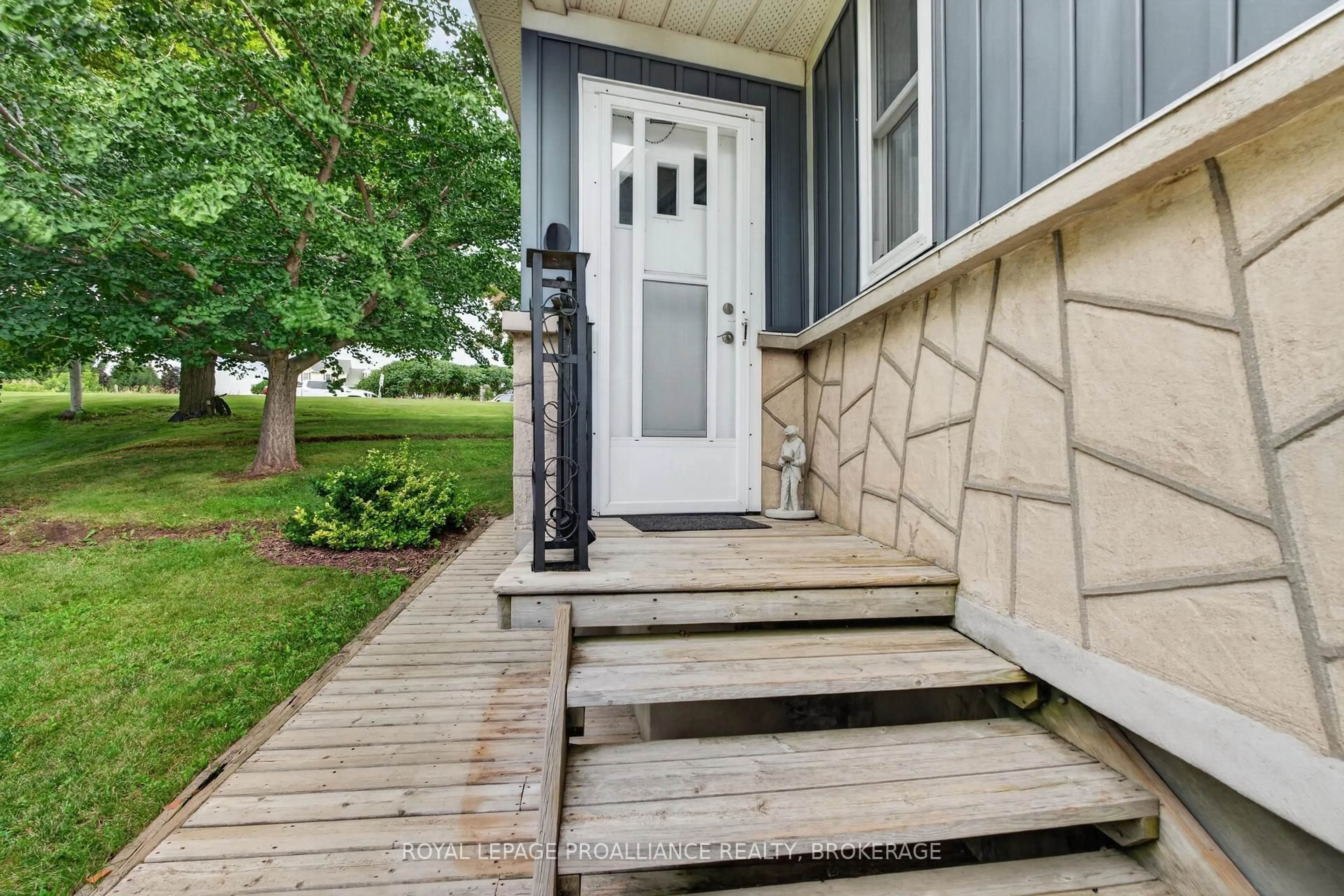 Unknown for 790 Howe Island Dr, Gananoque Ontario K7G 2V6