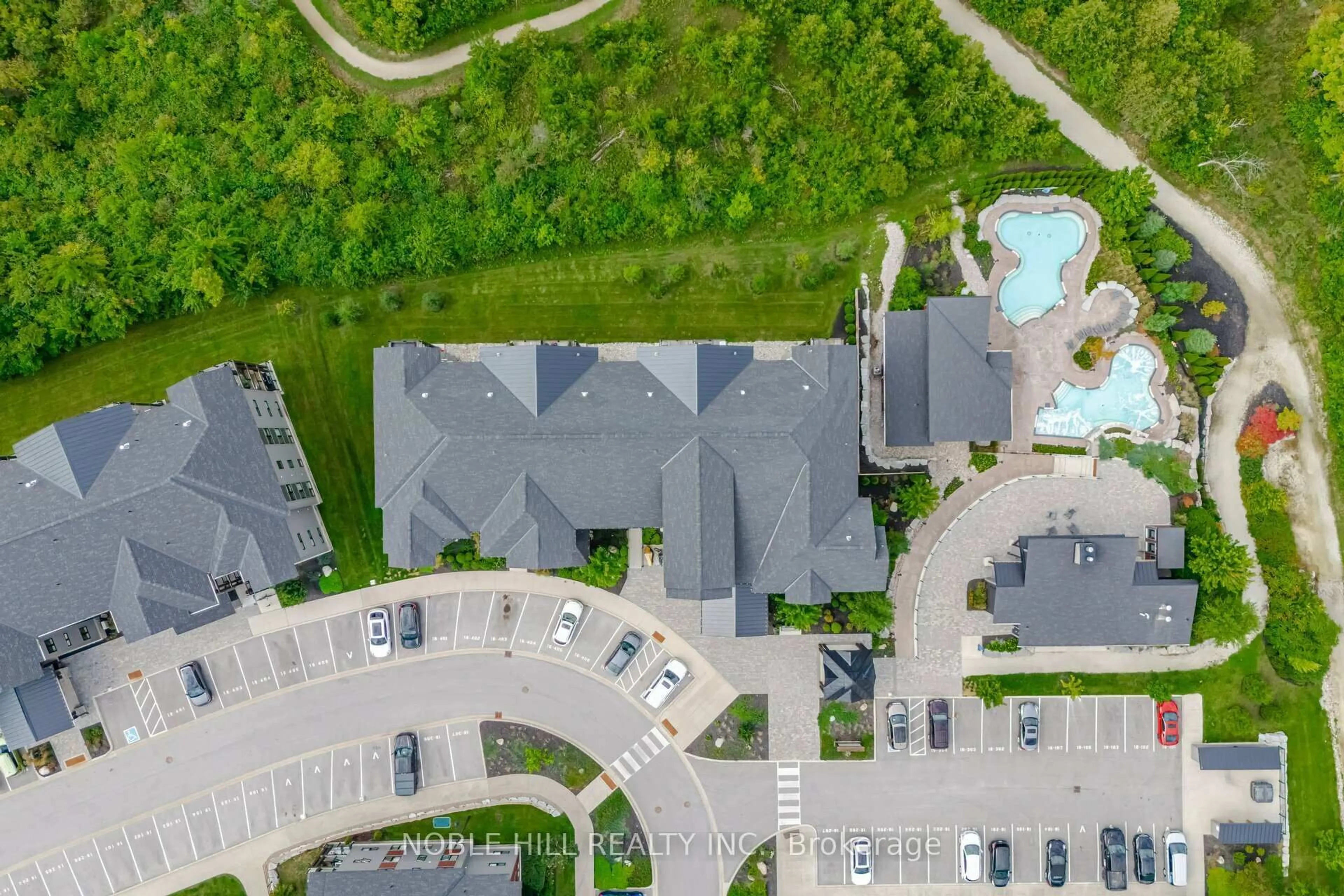 A pic from outside/outdoor area/front of a property/back of a property/a pic from drone, unknown for 16 Beckwith Lane #403, Blue Mountains Ontario L9Y 3B6