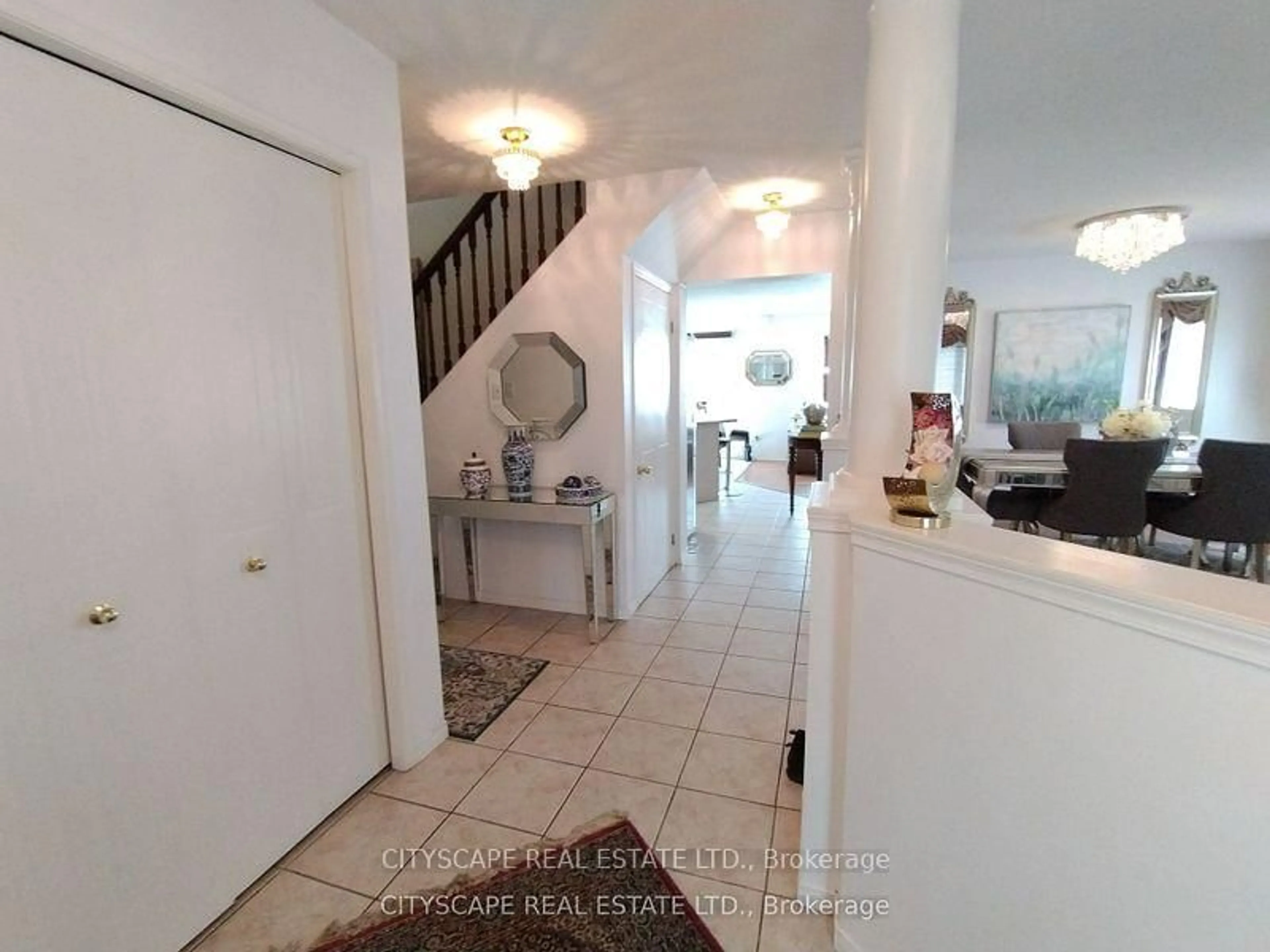 Indoor entryway for 27 Adler Dr, Cambridge Ontario N3C 4J9