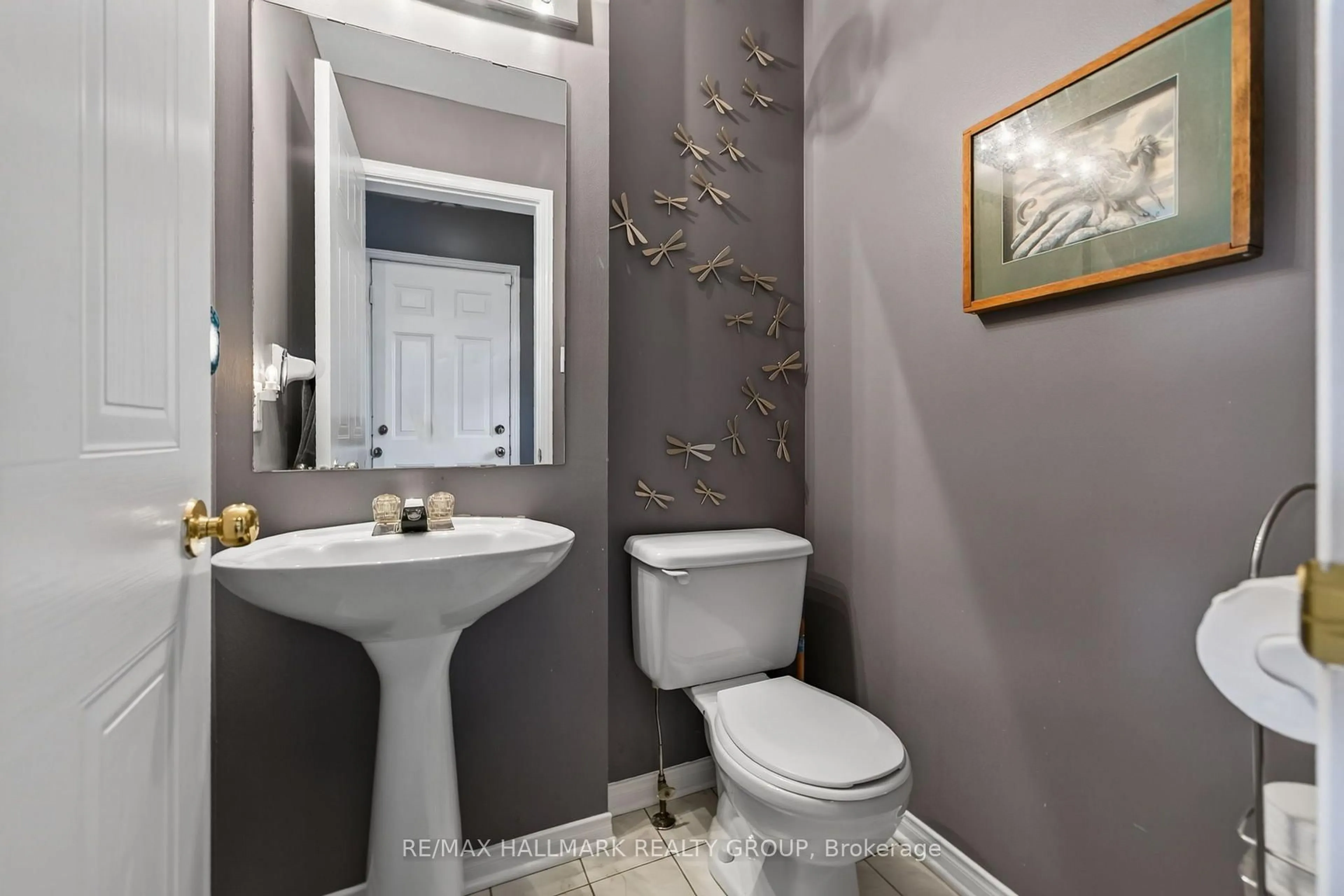 Standard bathroom, ceramic/tile floor for 1655 Greywood Dr, Ottawa Ontario K1C 7L9