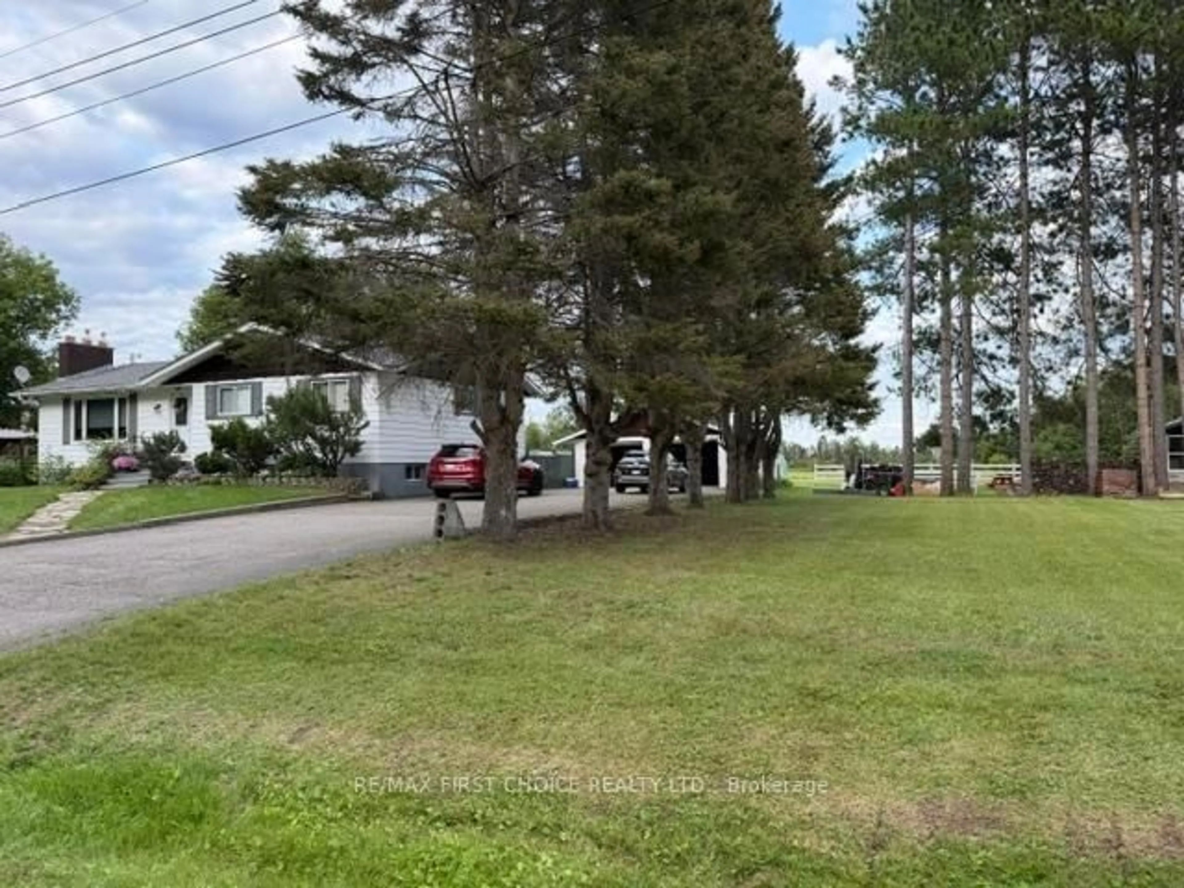 A pic from outside/outdoor area/front of a property/back of a property/a pic from drone, unknown for 4130 Vanguard Ave, Thunder Bay Ontario P7K 1C9