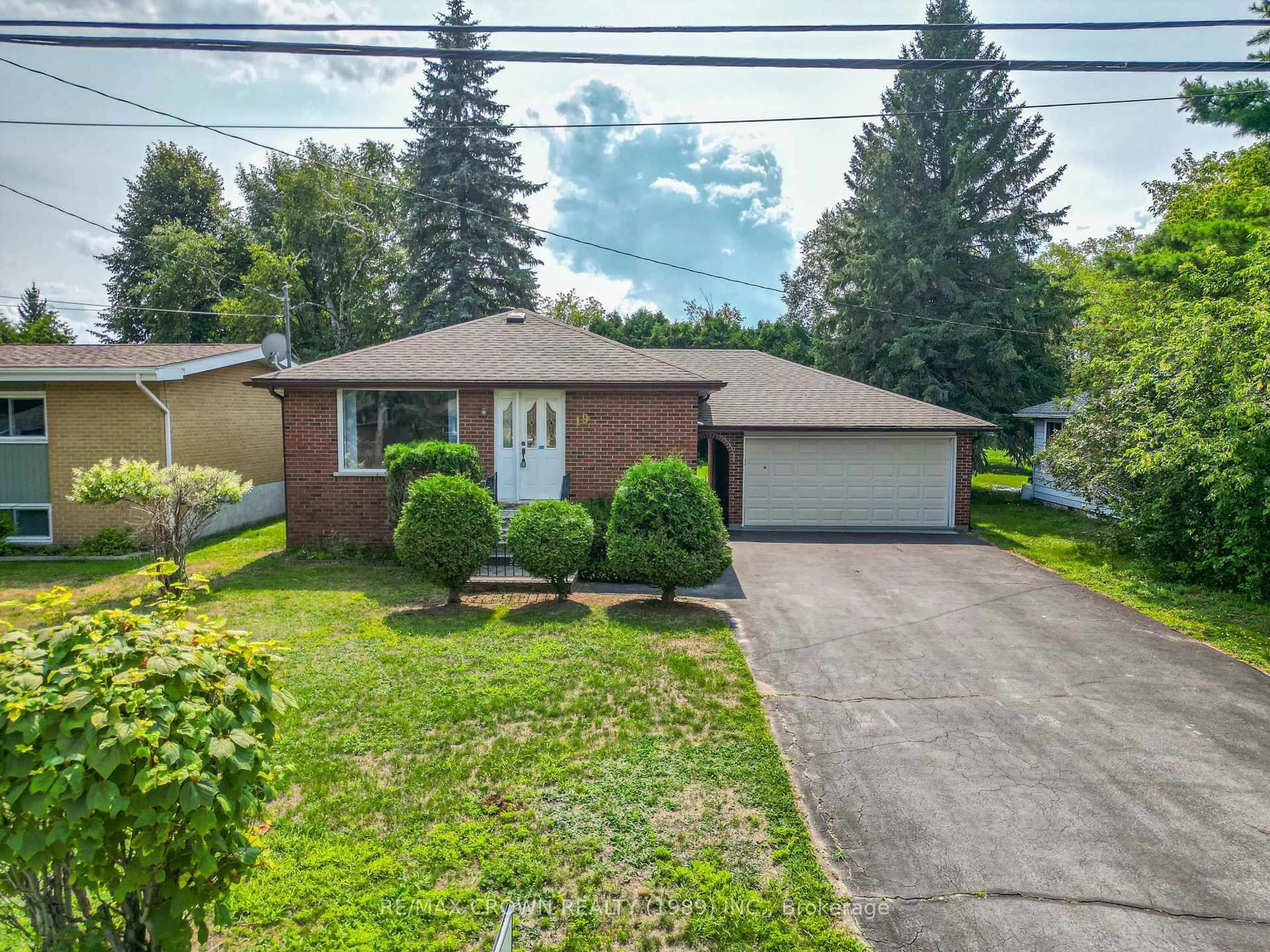 A pic from outside/outdoor area/front of a property/back of a property/a pic from drone, street for 19 Georgian Rd, North Bay Ontario P1A 2S9