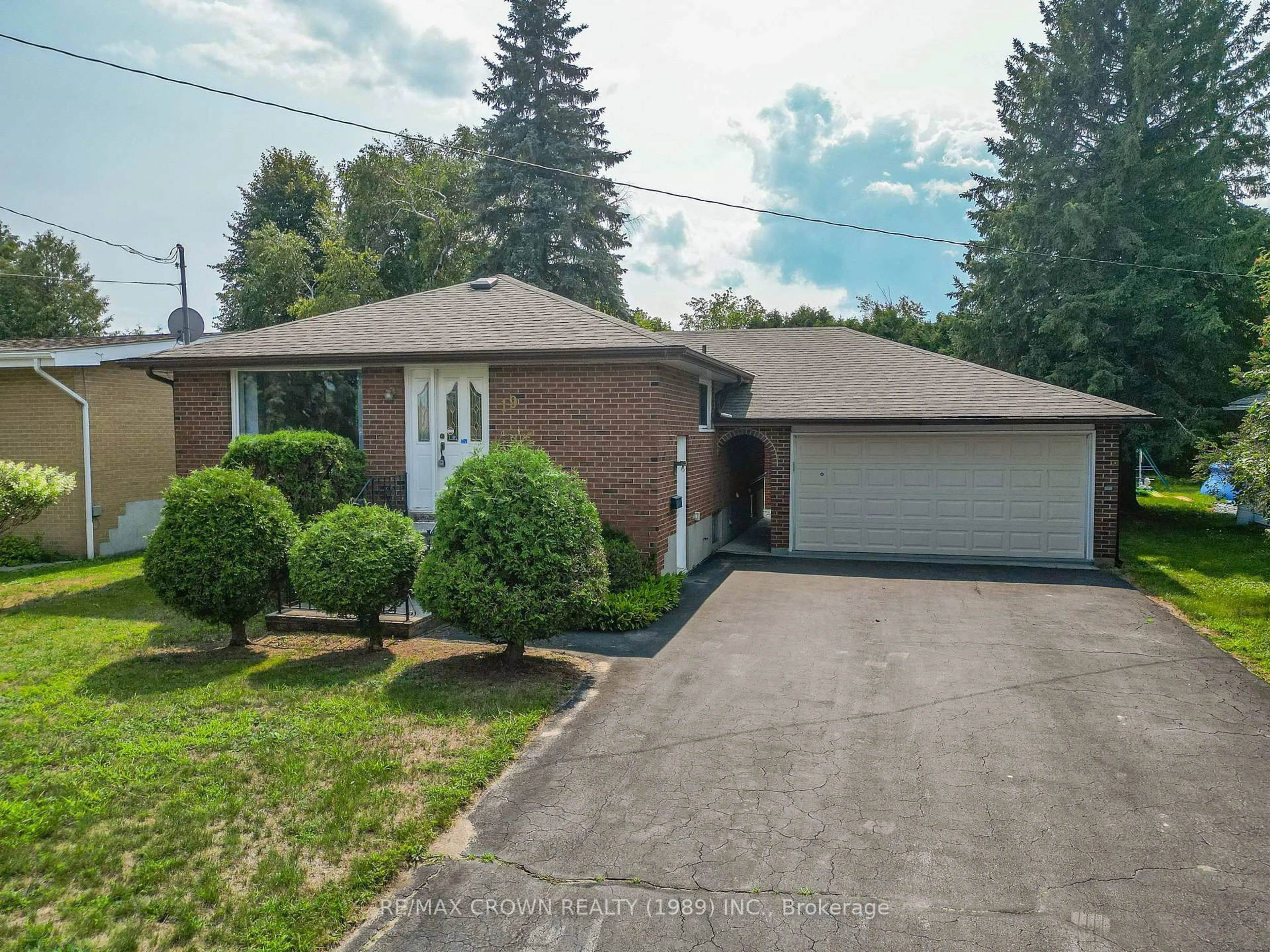 A pic from outside/outdoor area/front of a property/back of a property/a pic from drone, street for 19 Georgian Rd, North Bay Ontario P1A 2S9