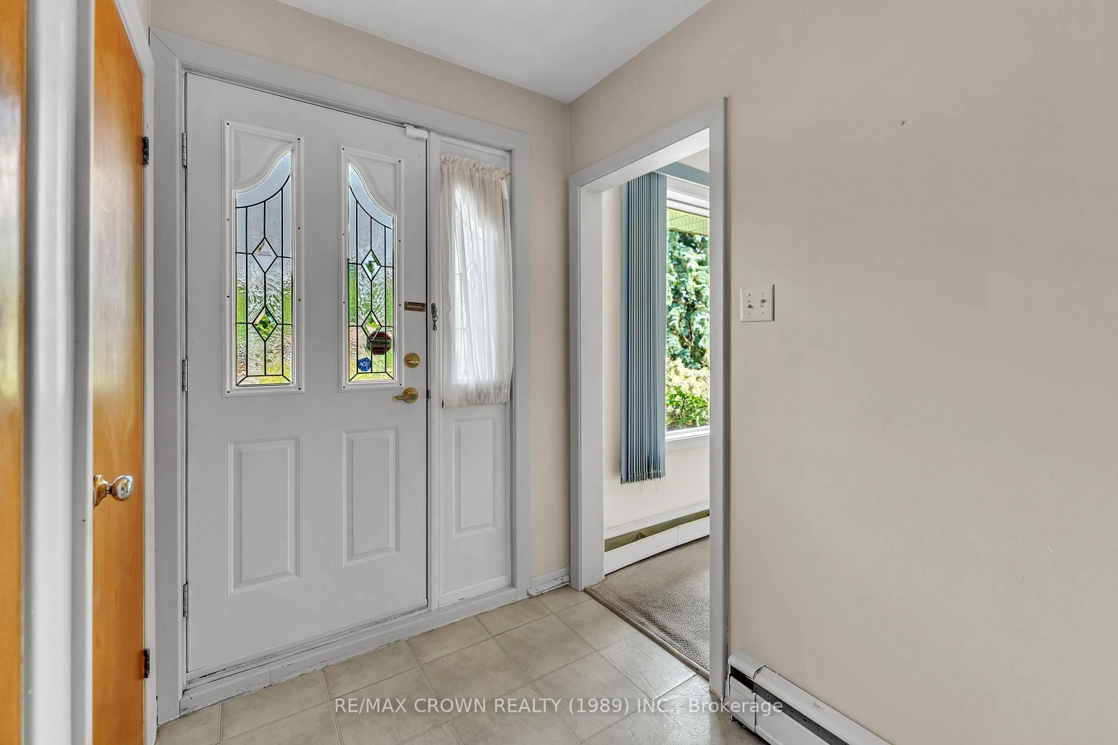 Indoor entryway for 19 Georgian Rd, North Bay Ontario P1A 2S9