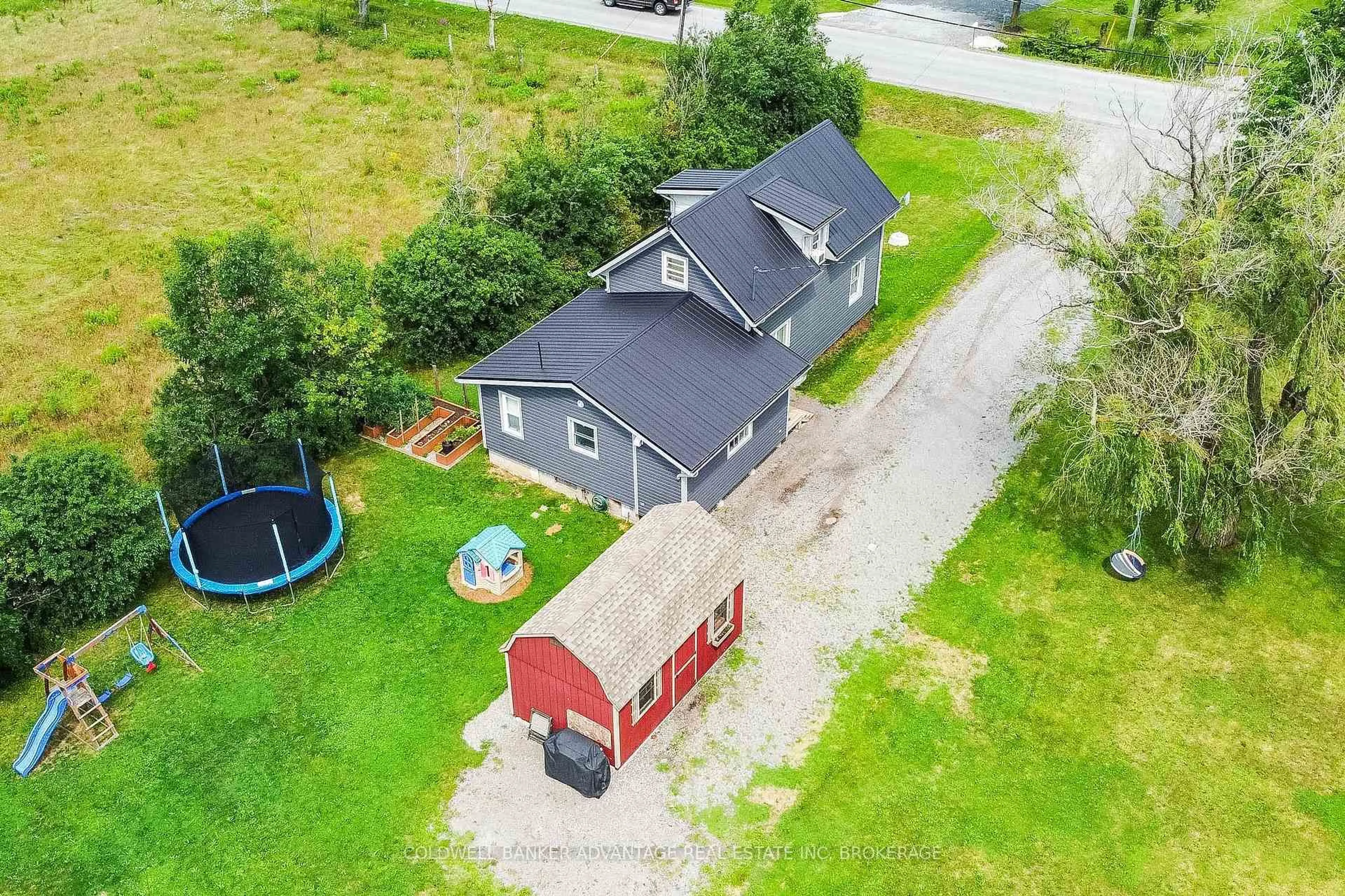A pic from outside/outdoor area/front of a property/back of a property/a pic from drone, building for 3747 Bowen Rd, Fort Erie Ontario L0S 1S0
