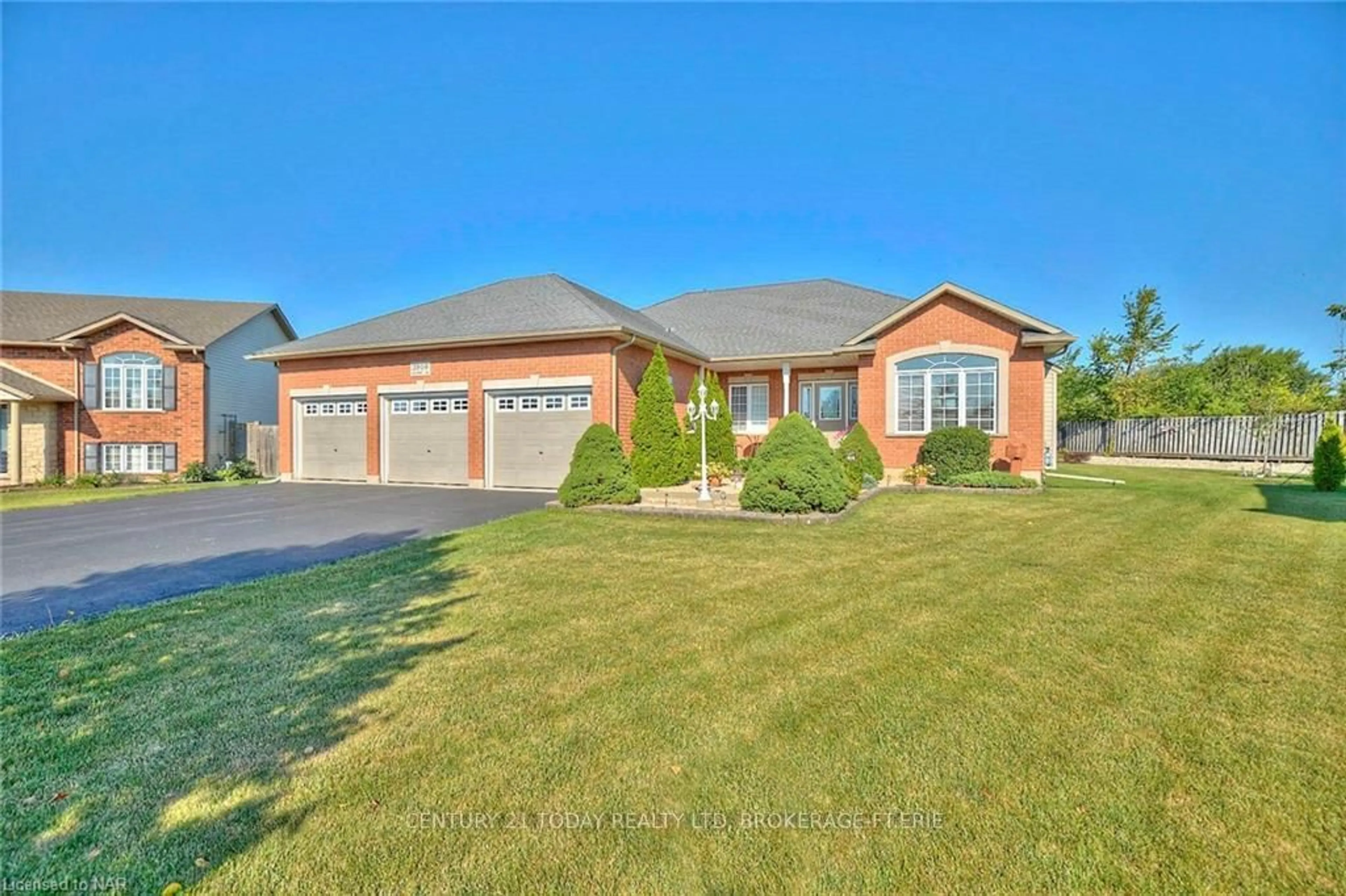 Home with brick exterior material, street for 3910 CHRISTINA Crt, Fort Erie Ontario L0S 1N0