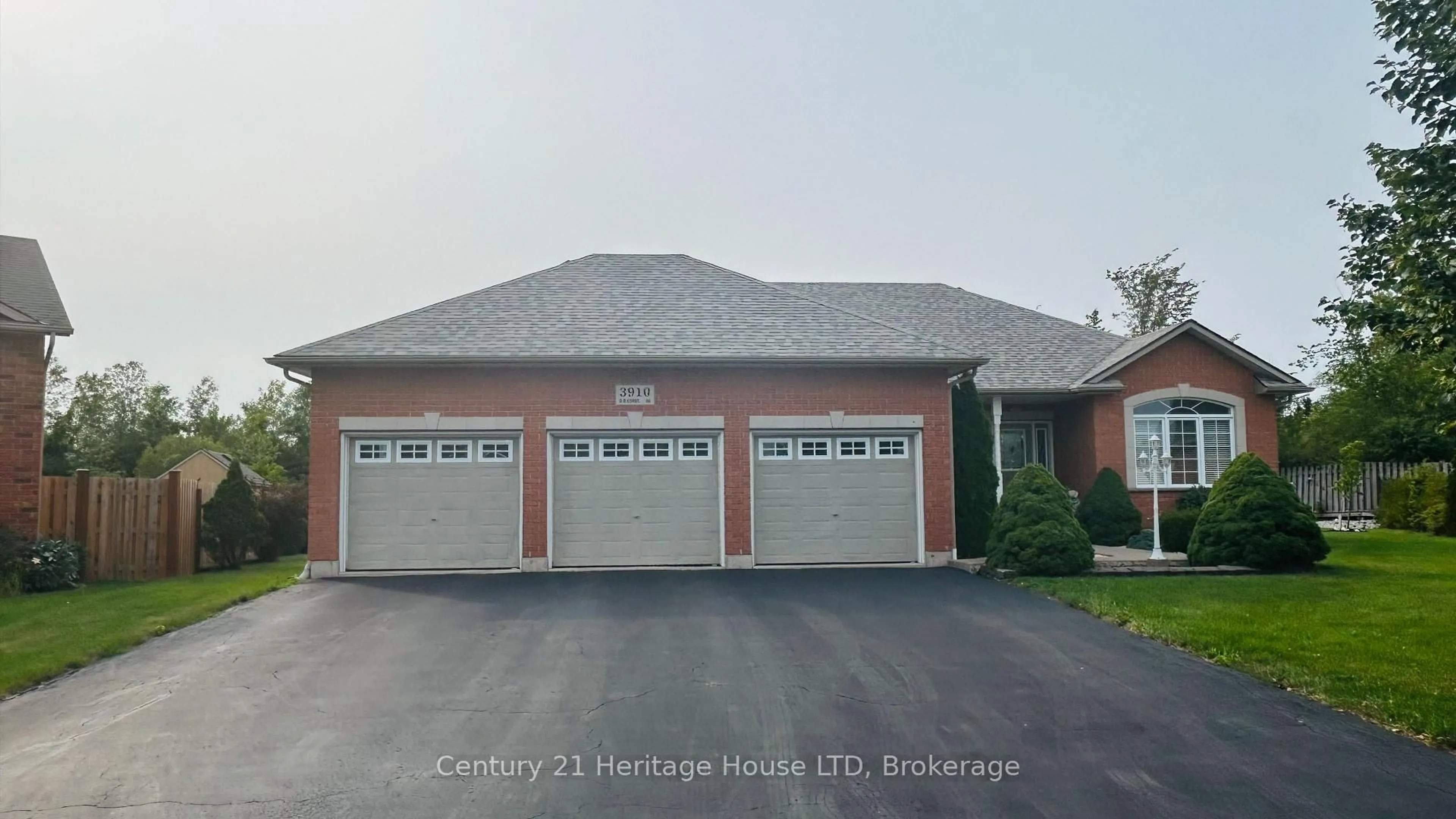 Indoor garage for 3910 CHRISTINA Crt, Fort Erie Ontario L0S 1N0