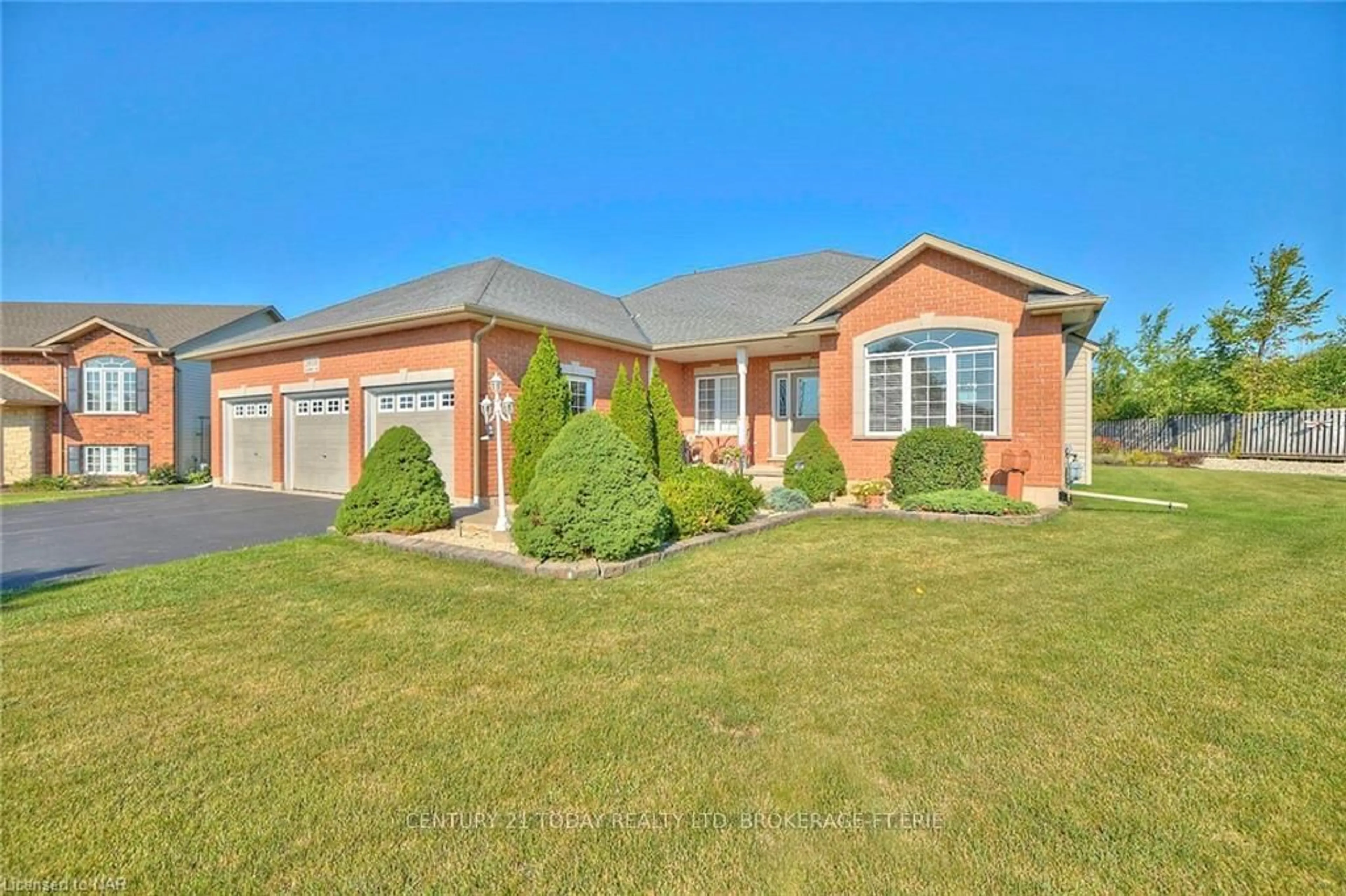 Home with brick exterior material, street for 3910 CHRISTINA Crt, Fort Erie Ontario L0S 1N0