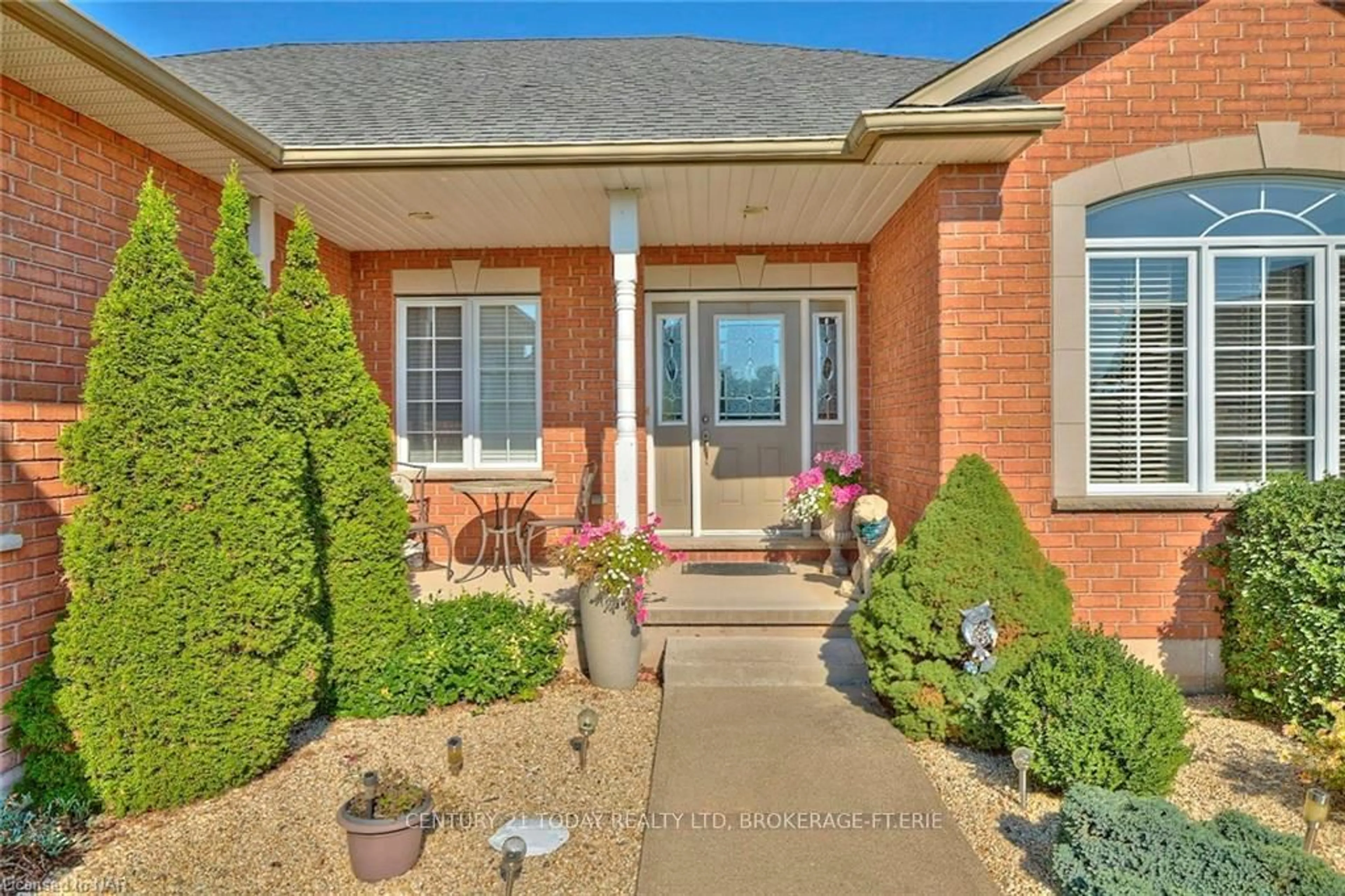 Home with brick exterior material, street for 3910 CHRISTINA Crt, Fort Erie Ontario L0S 1N0