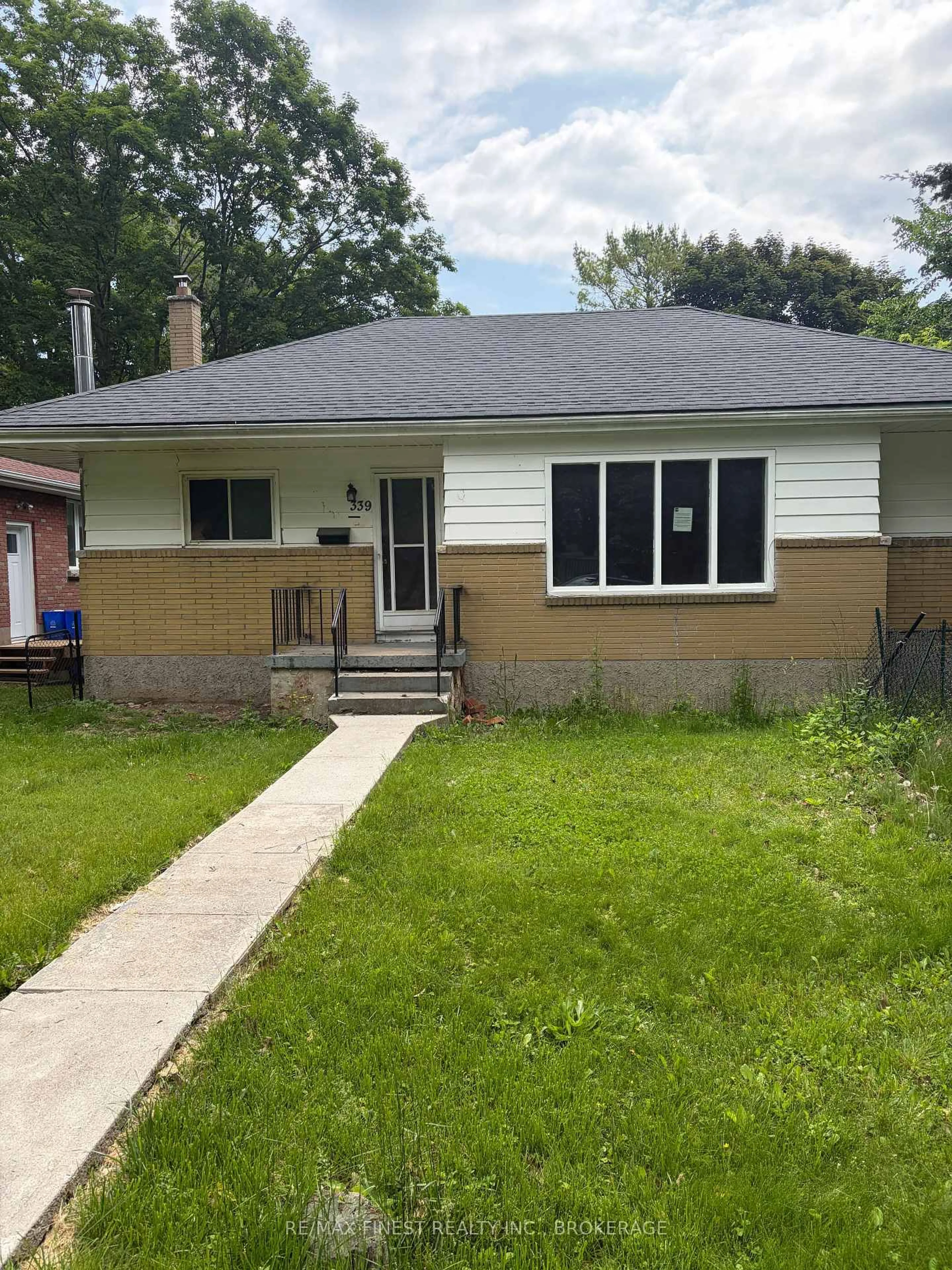 Home with vinyl exterior material, street for 339 Mowat Ave, Kingston Ontario K7M 1L2