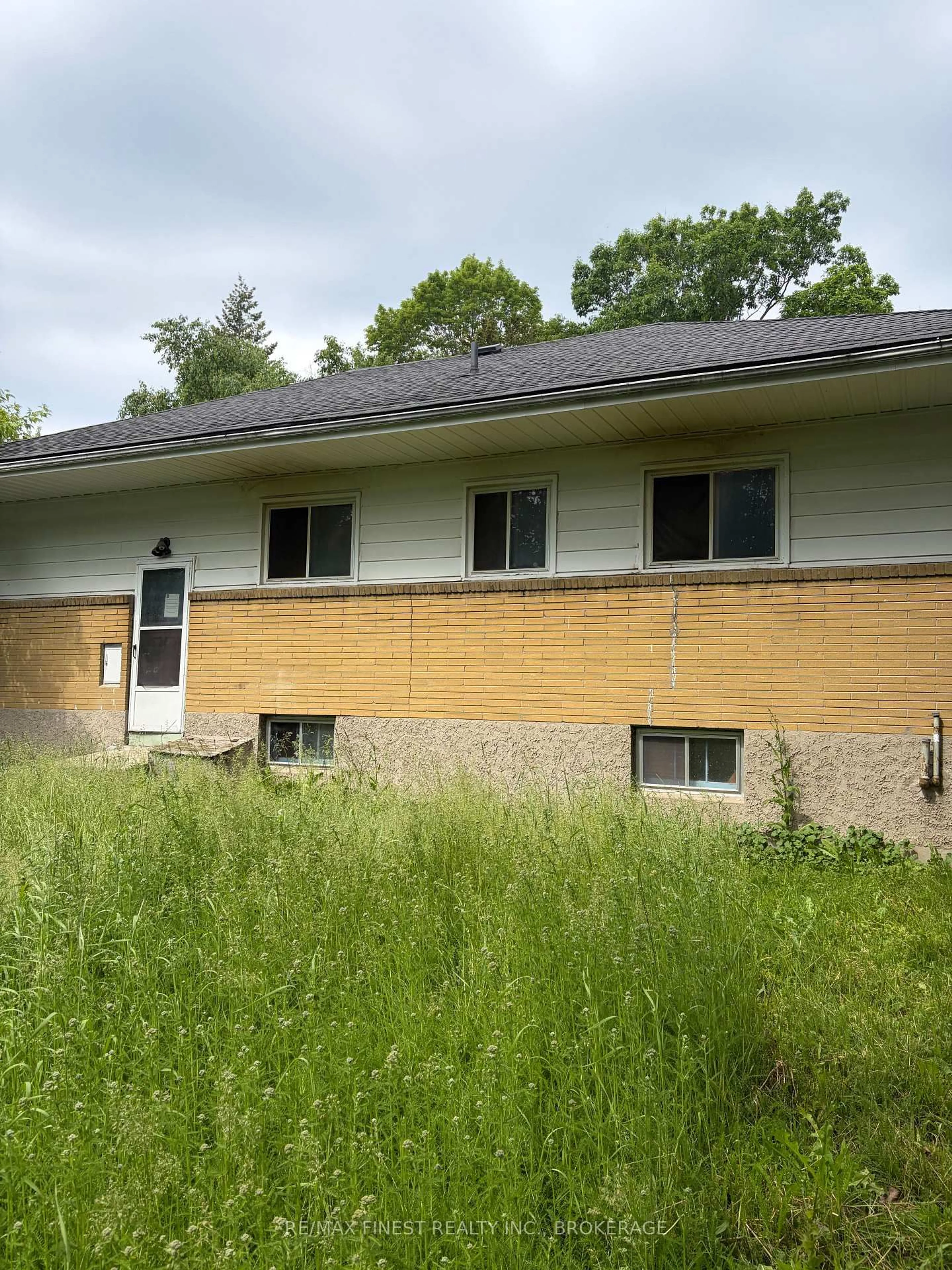 Home with vinyl exterior material, building for 339 Mowat Ave, Kingston Ontario K7M 1L2