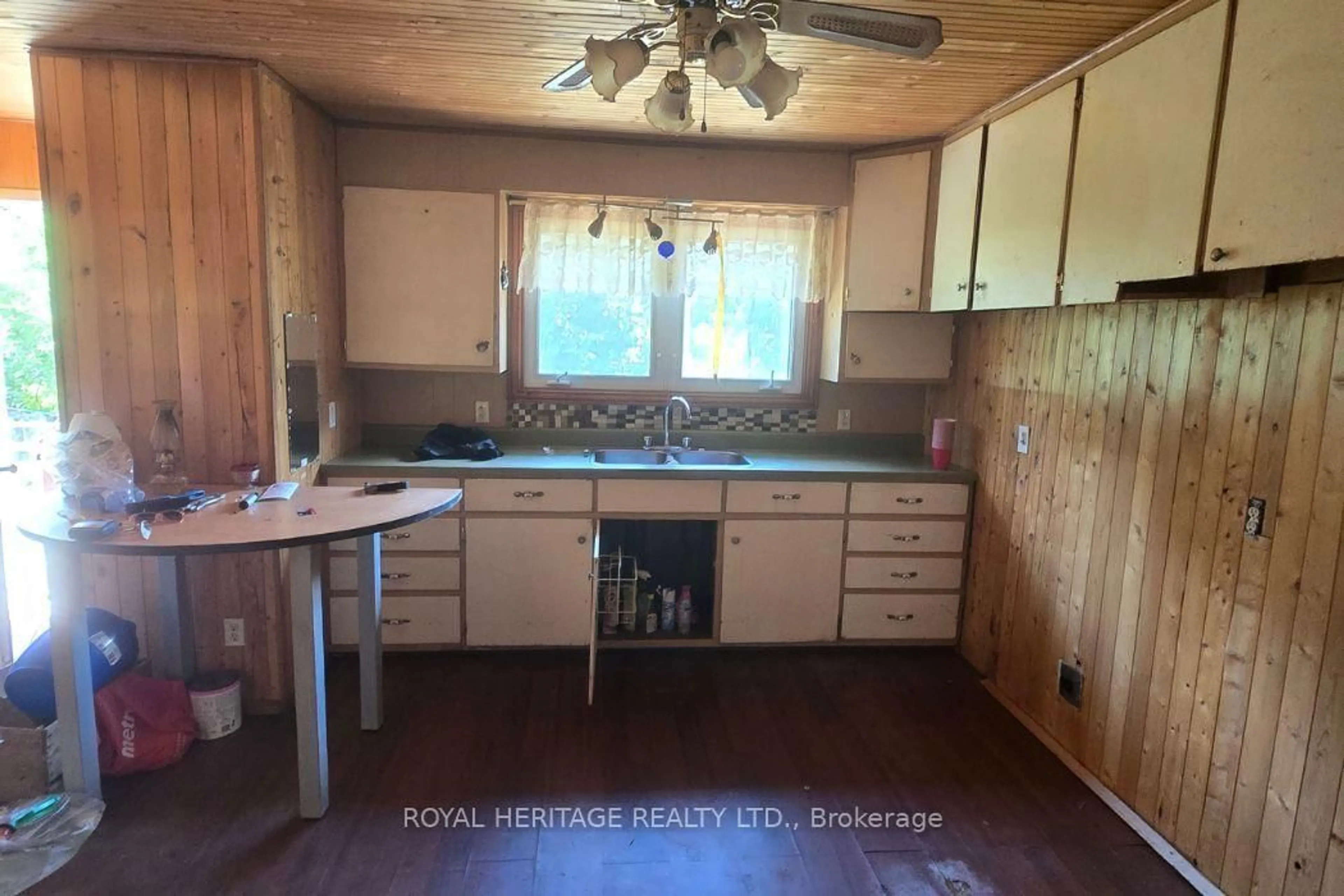 Standard kitchen, wood/laminate floor for 1590 Elm Tree Rd, Central Frontenac Ontario K0H 0B6
