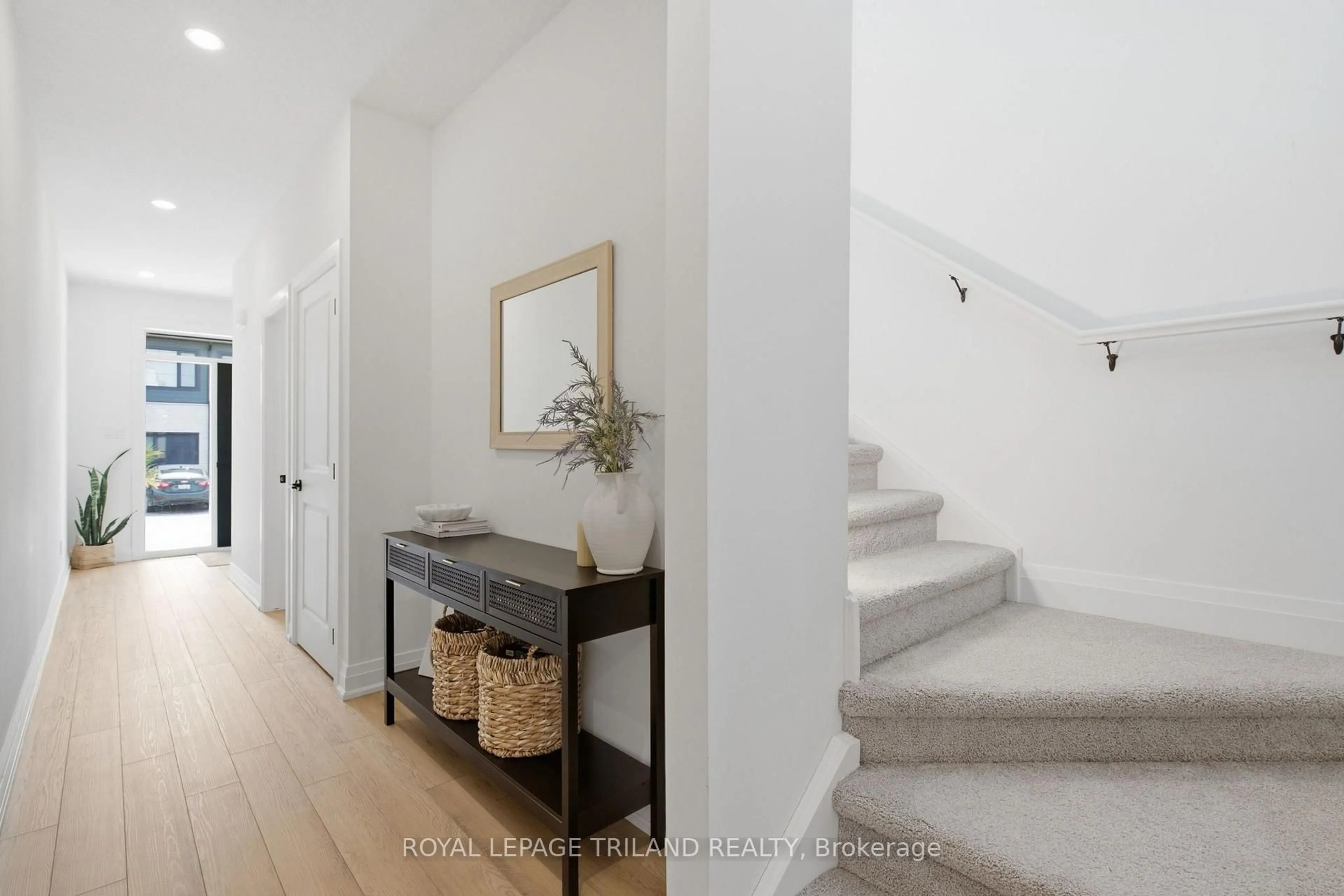 Indoor entryway for 101 Swales Ave #11, Strathroy-Caradoc Ontario N7G 0C1