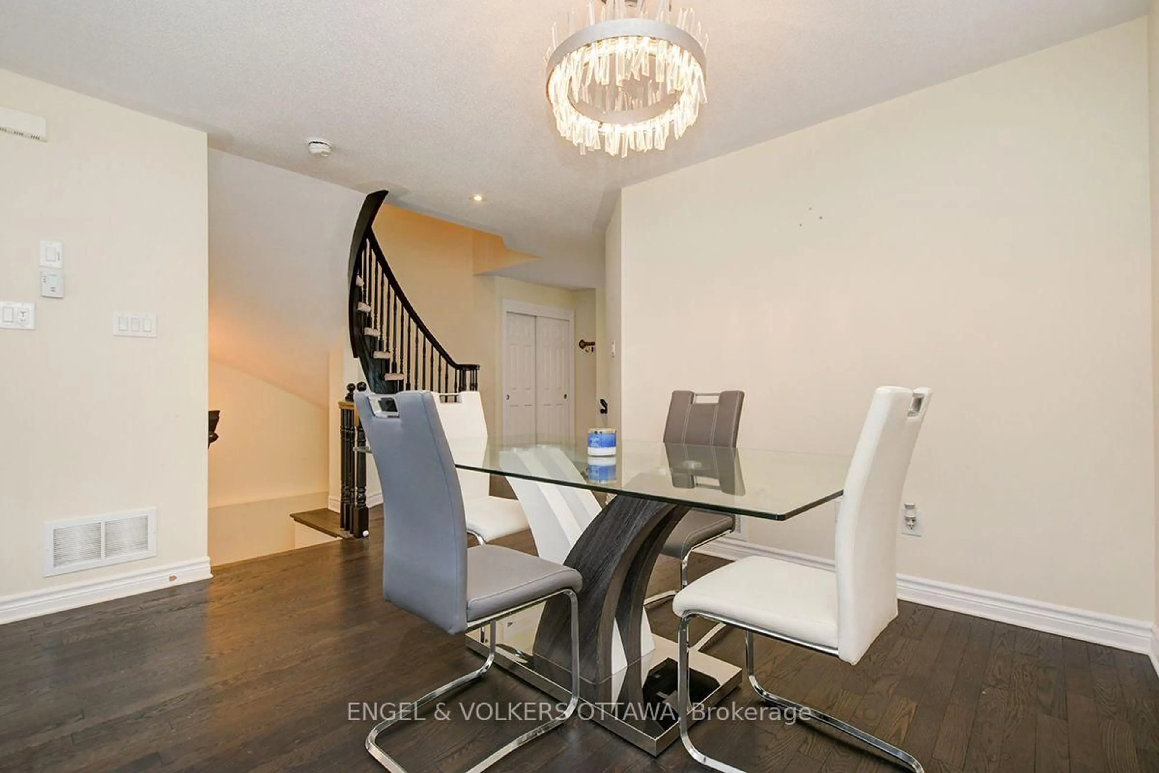 Dining room, unknown for 561 Petrichor Cres, Ottawa Ontario K4A 0Y4