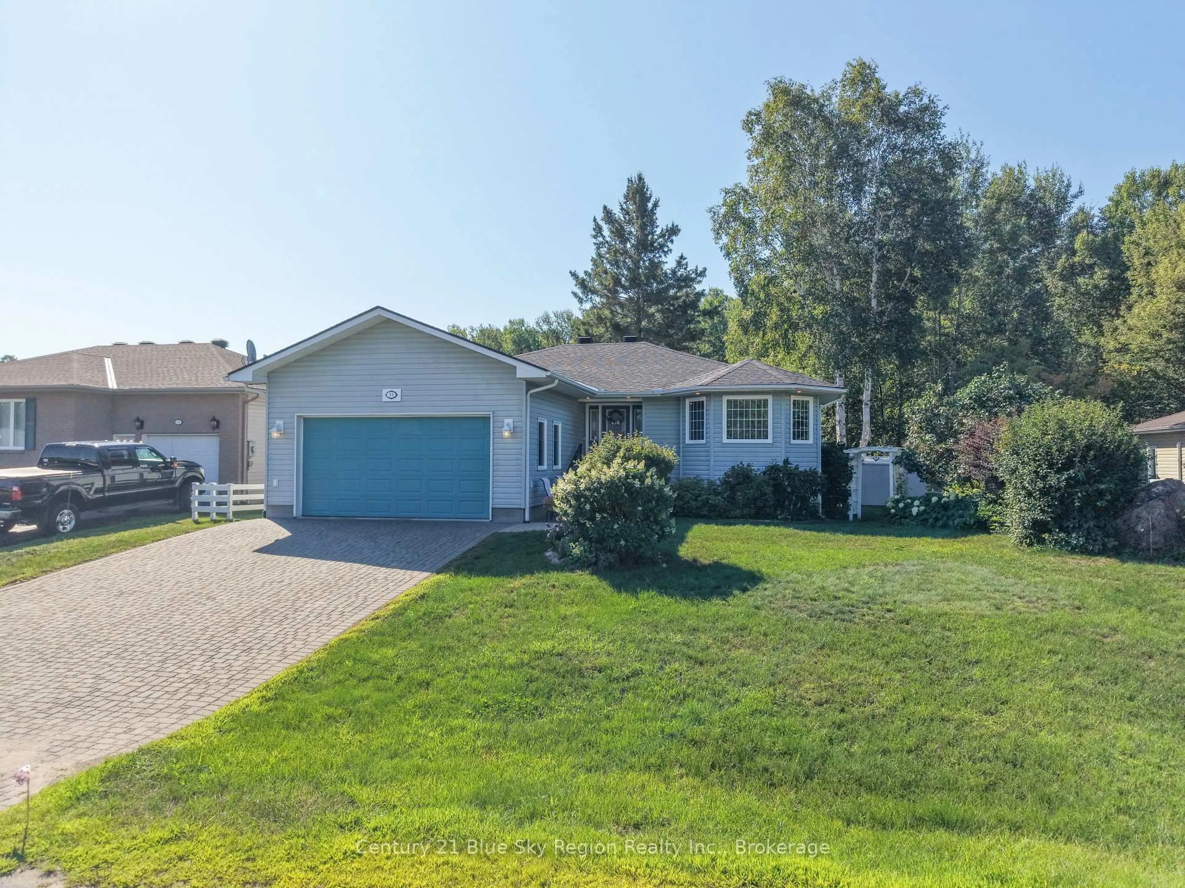 A pic from outside/outdoor area/front of a property/back of a property/a pic from drone, street for 33 Golf Course Rd, Callander Ontario P0H 1H0