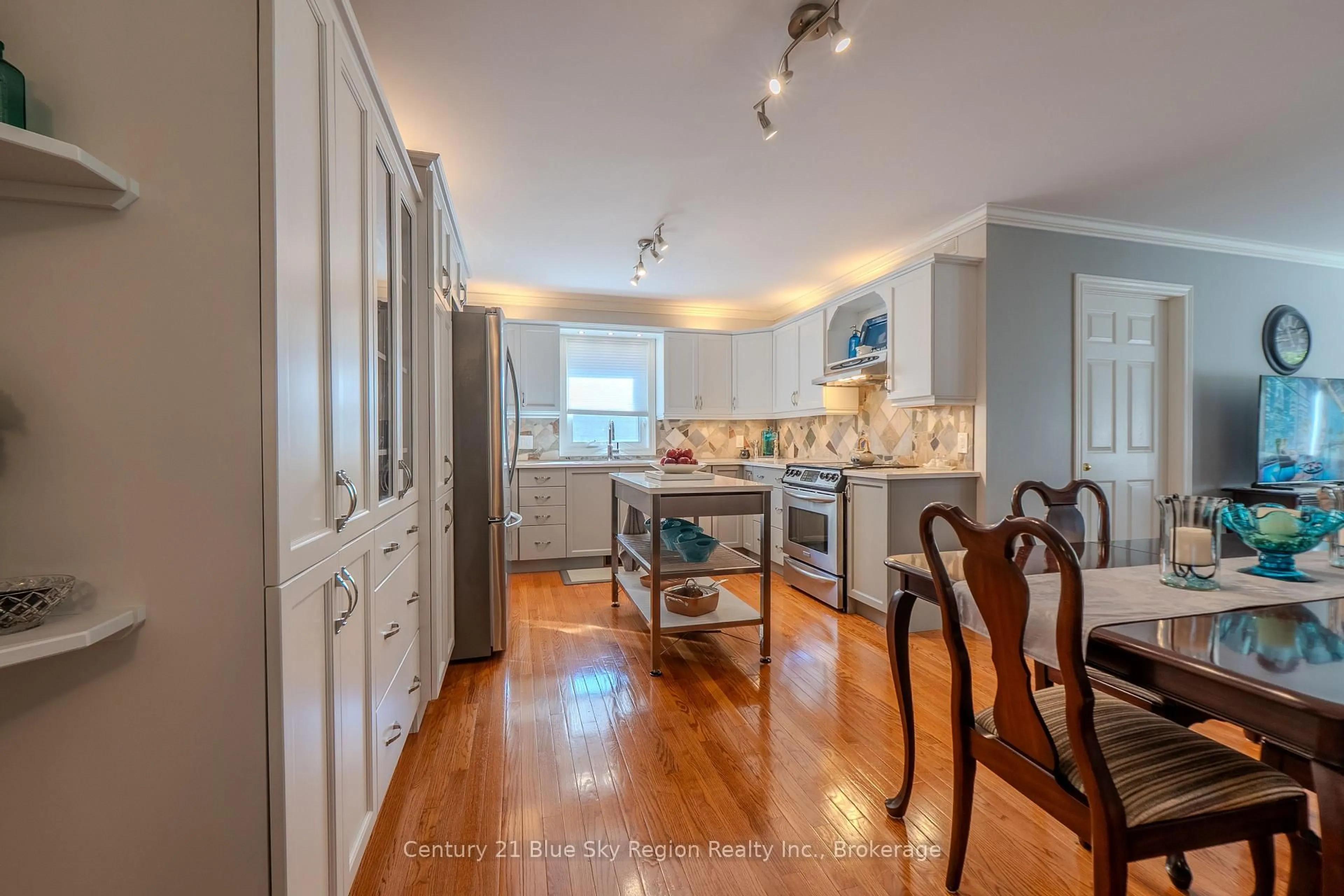 Open concept kitchen, unknown for 33 Golf Course Rd, Callander Ontario P0H 1H0