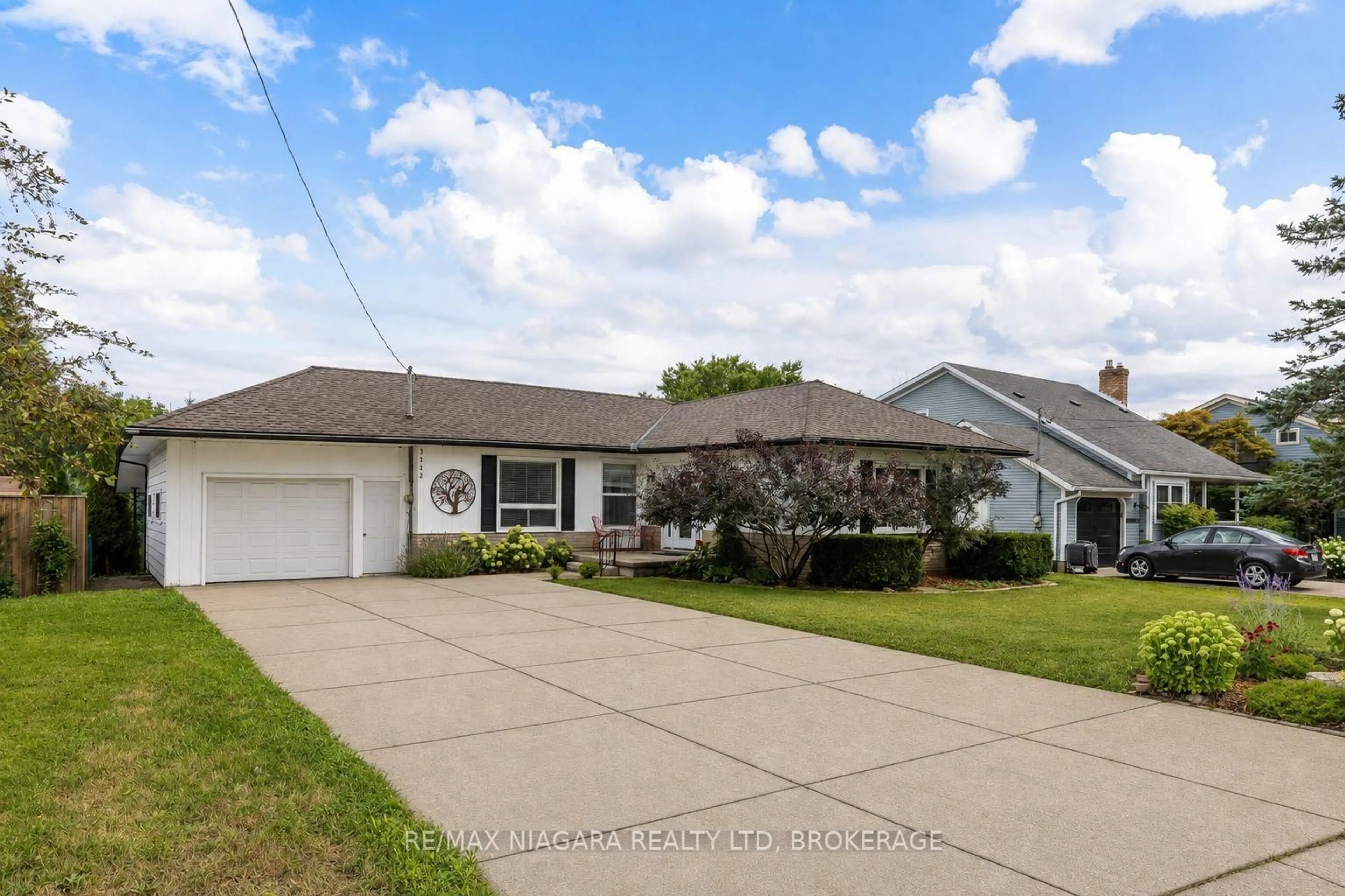 Home with vinyl exterior material, street for 3522 East Main St, Fort Erie Ontario L0S 1S0