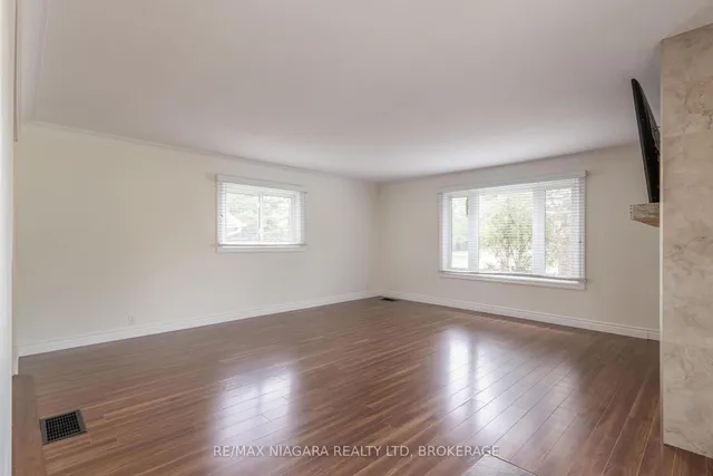 3522 East Main St, Fort Erie 5
