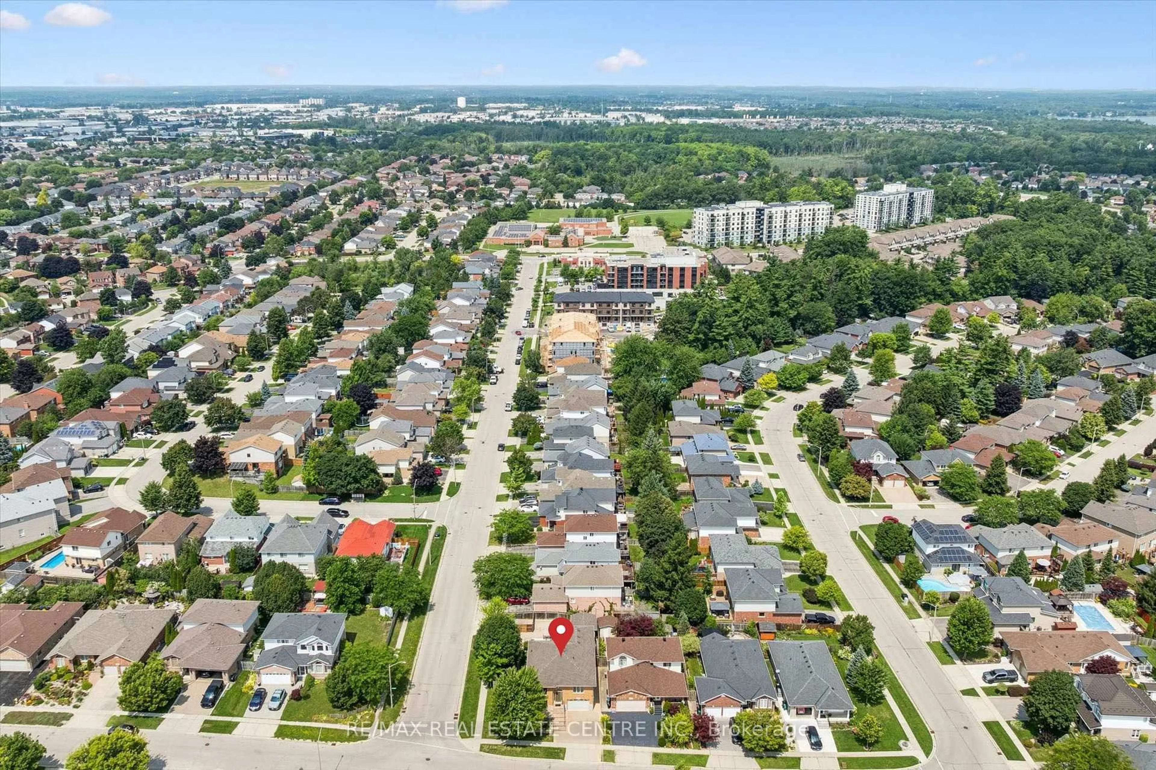 A pic from outside/outdoor area/front of a property/back of a property/a pic from drone, unknown for 139 Attwood Dr, Cambridge Ontario N1T 2A5