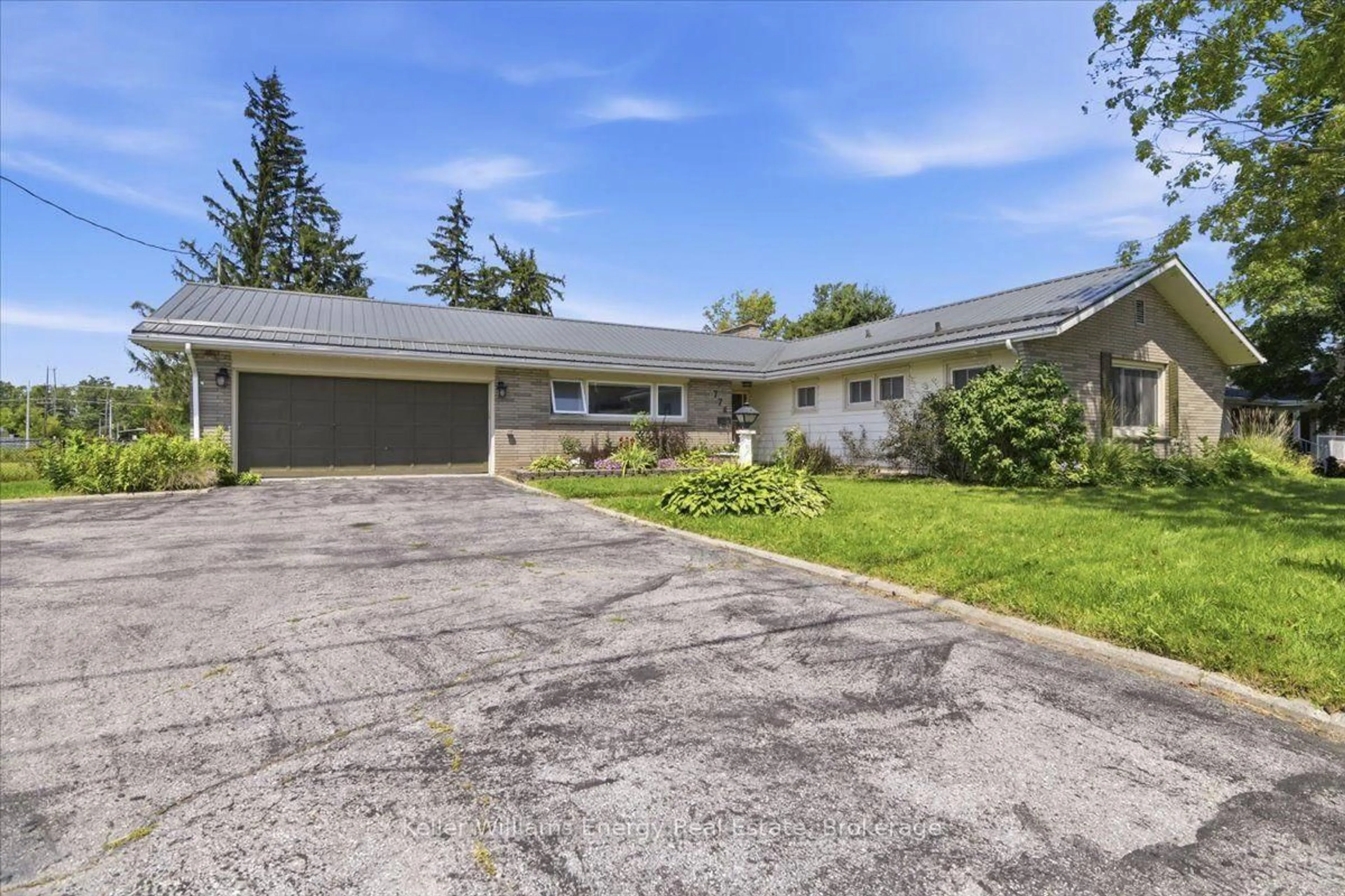 A pic from outside/outdoor area/front of a property/back of a property/a pic from drone, street for 778 Hewitt Dr, Peterborough Ontario K9K 2K1