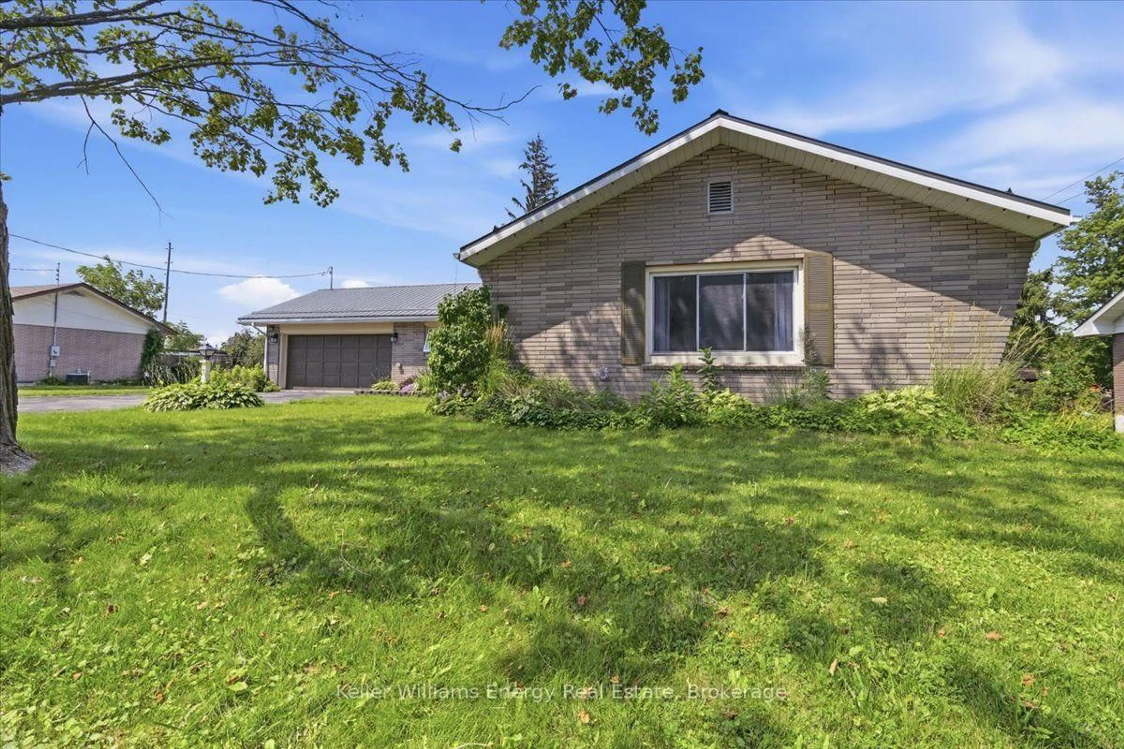 A pic from outside/outdoor area/front of a property/back of a property/a pic from drone, unknown for 778 Hewitt Dr, Peterborough Ontario K9K 2K1