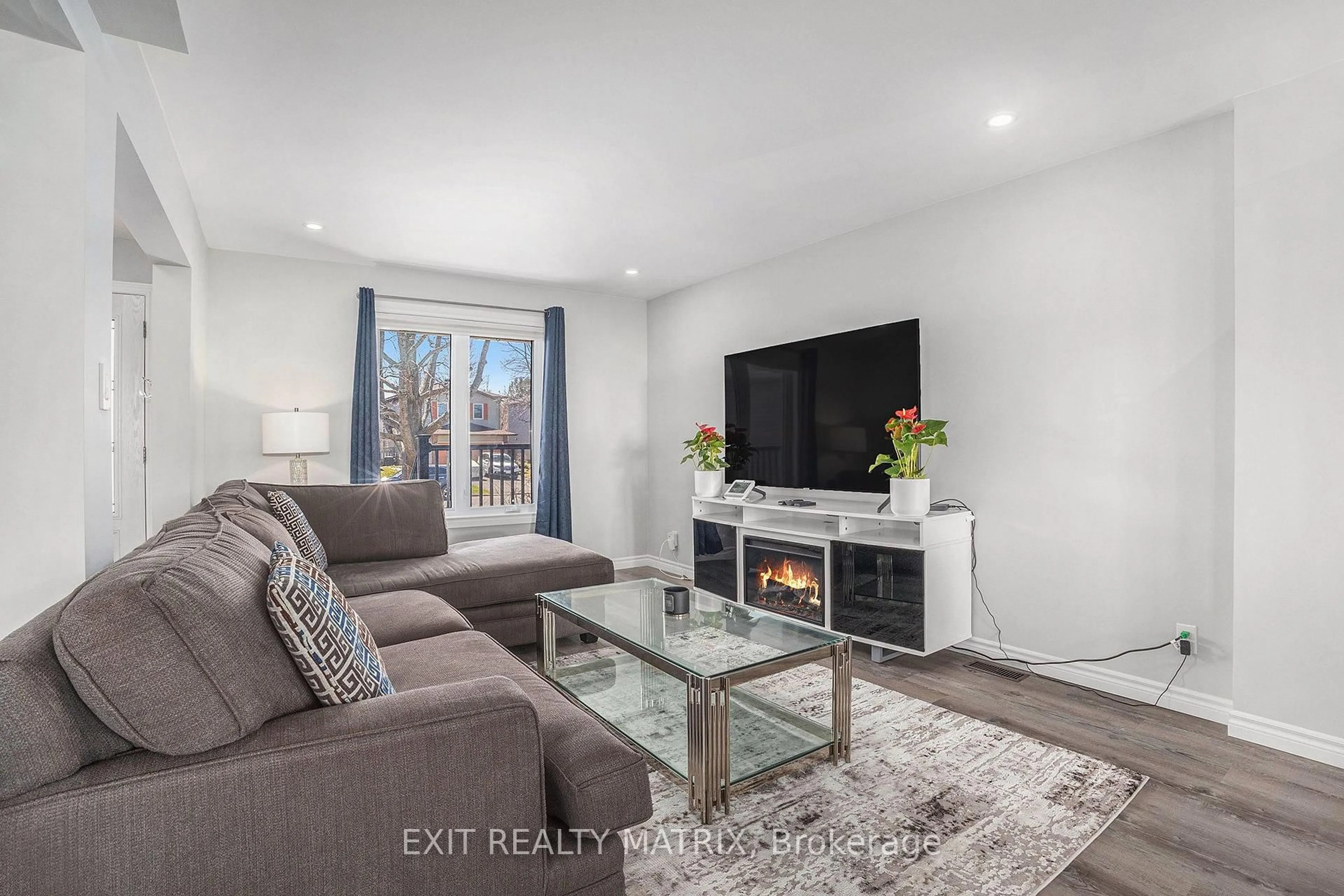 Living room with furniture, unknown for 697 Levac Dr, Orleans Ontario K4A 2R3