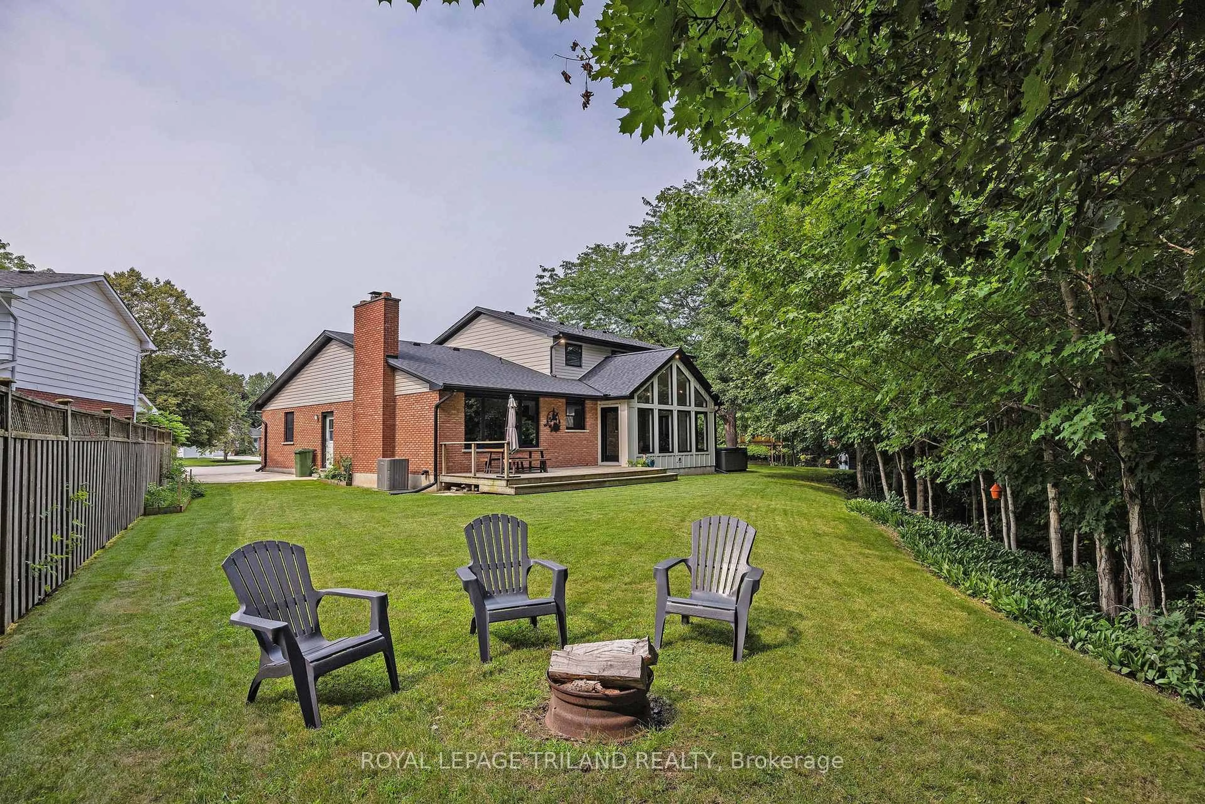 Patio, unknown for 20 Woodhaven Crt, St. Thomas Ontario N5P 3Z3