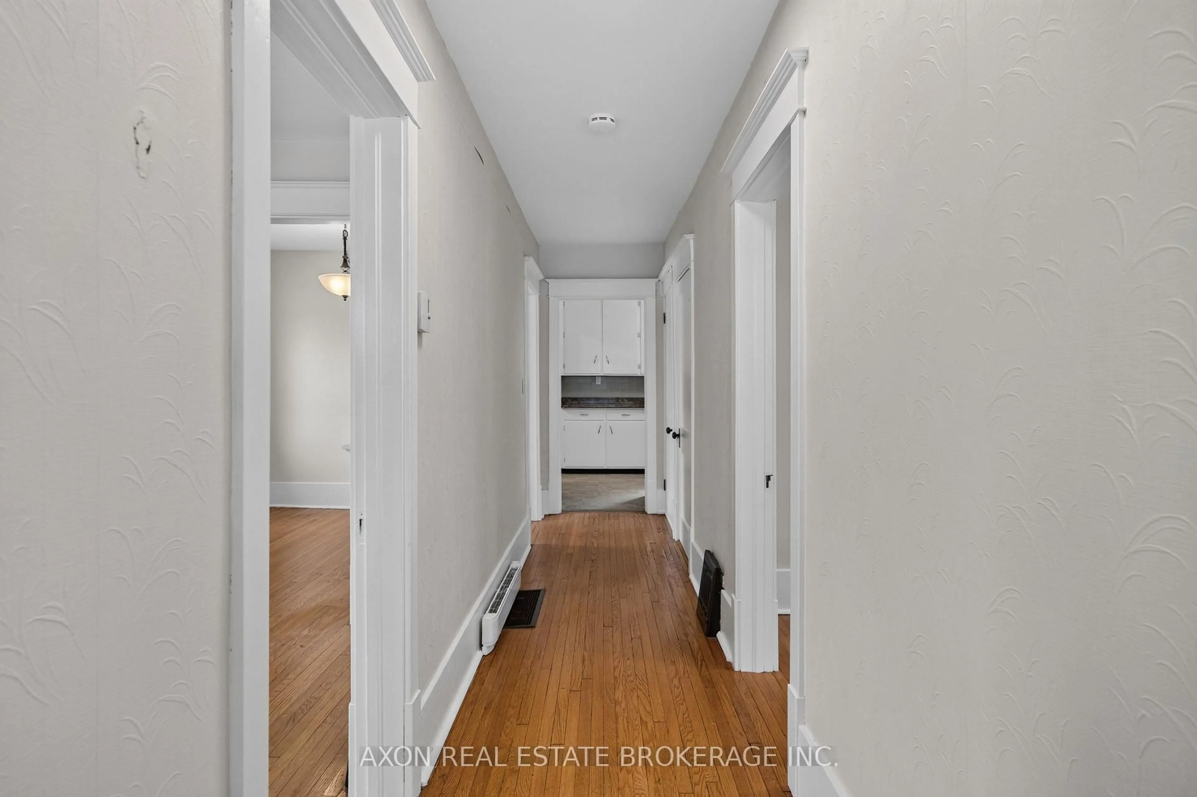 Indoor foyer for 497 Alfred St, Kingston Ontario K7K 4J4