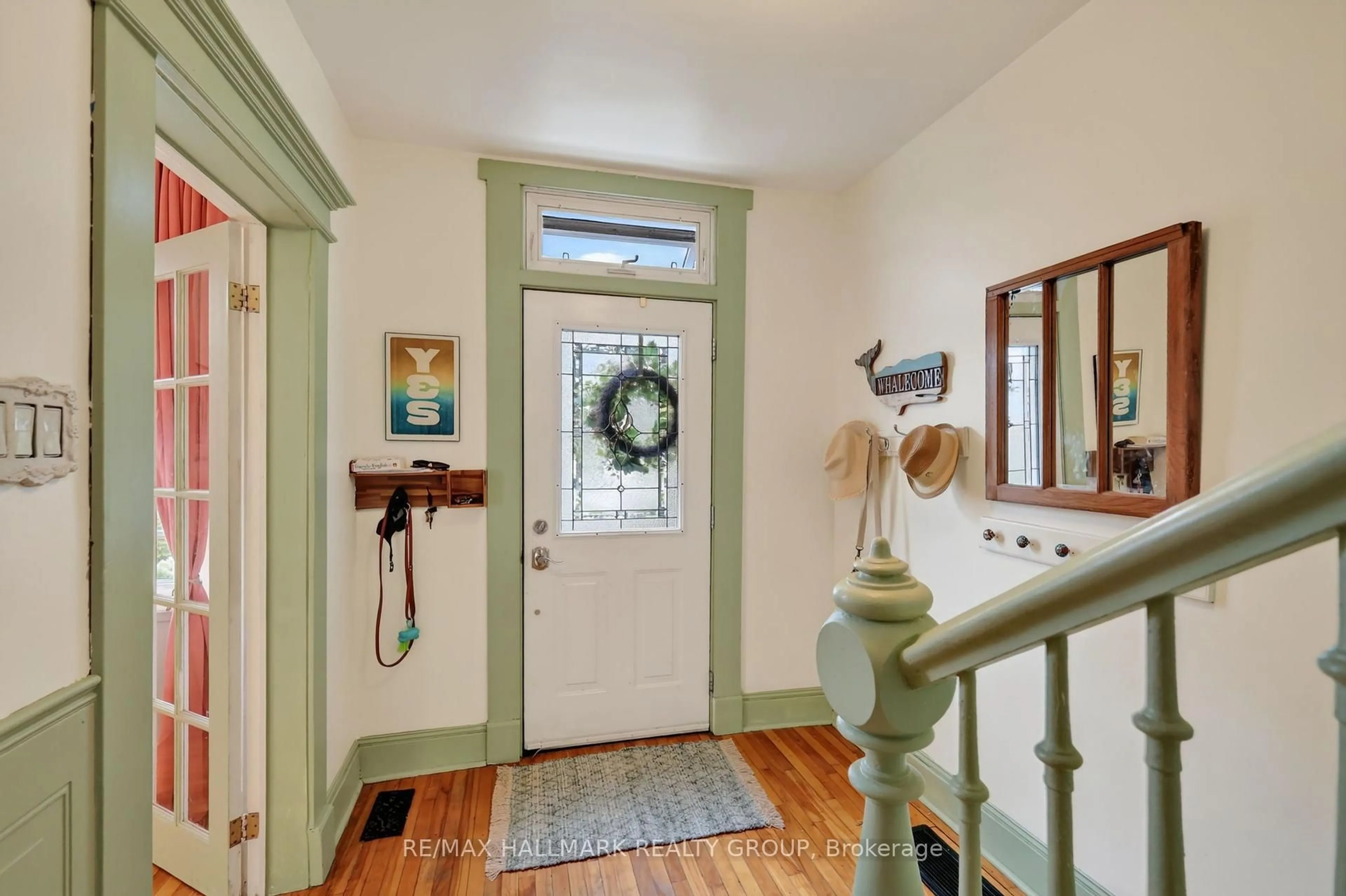 Indoor entryway for 664 Center St, Ottawa Ontario K1K 2N9