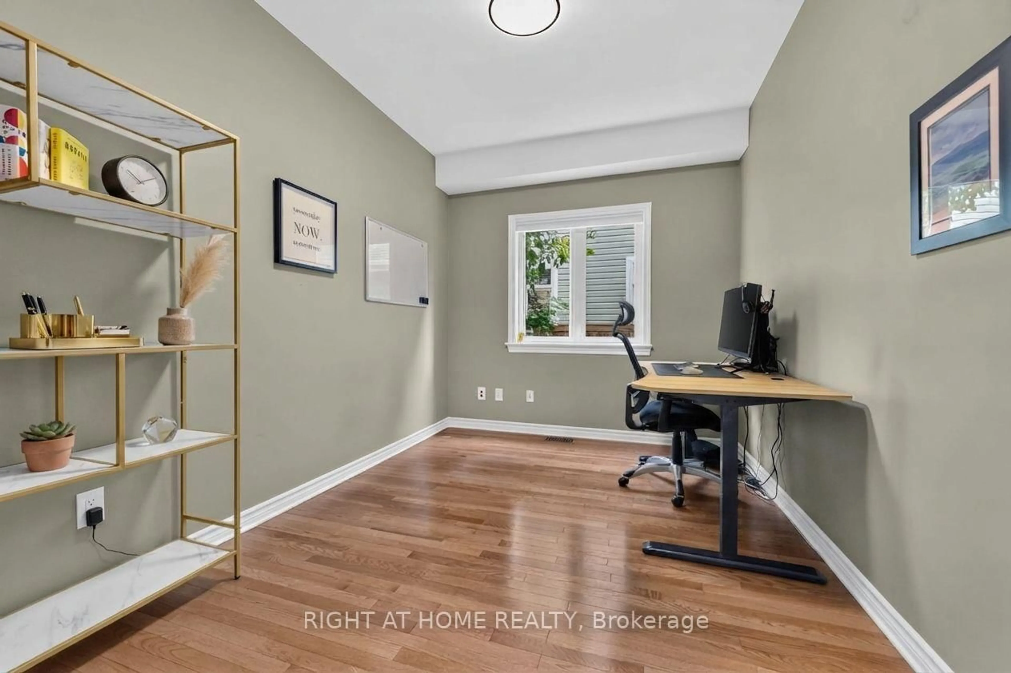 A pic of a room for 168 Steeple Chase Dr, Ottawa Ontario K2M 2Z4
