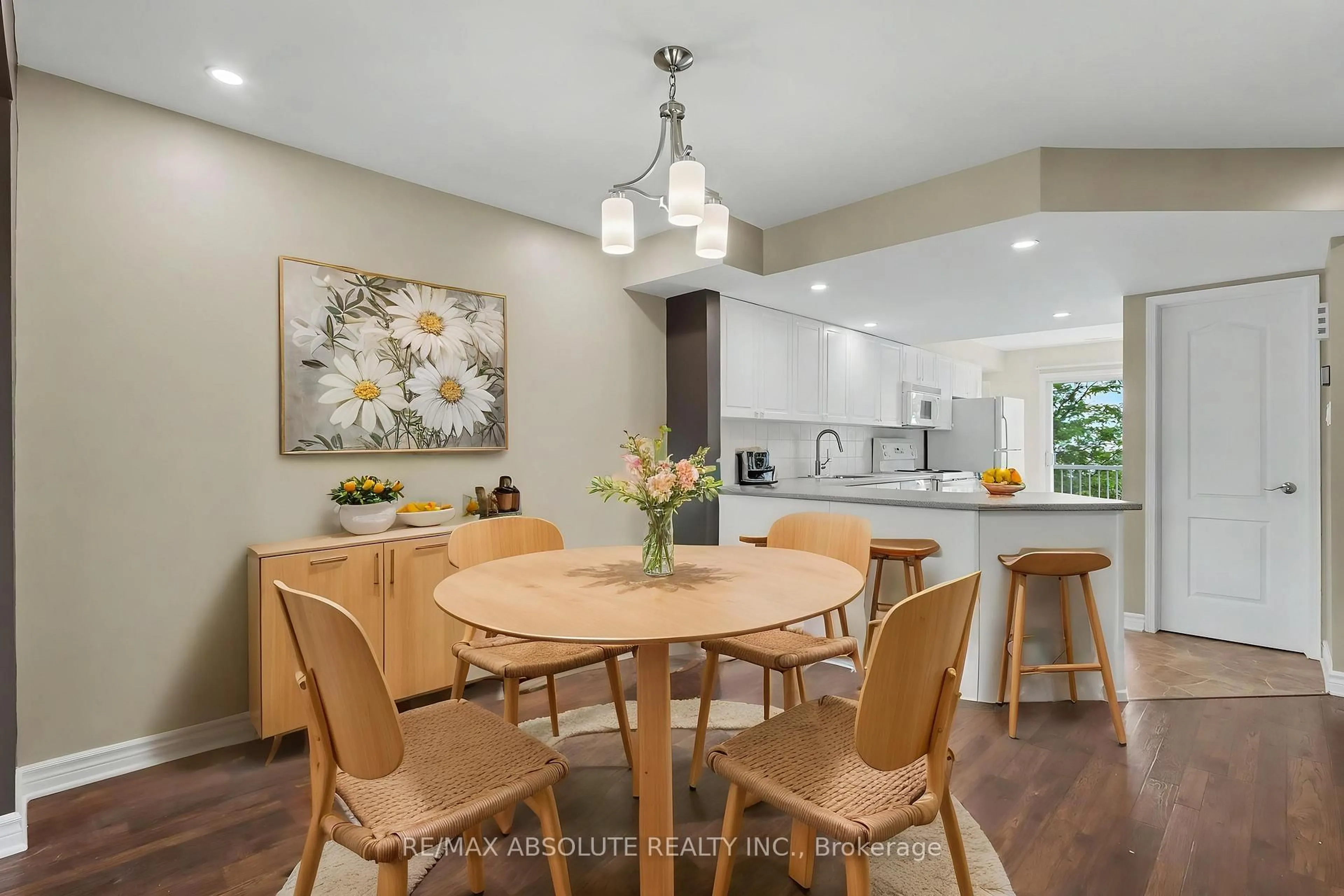 Open concept kitchen, unknown for 294 Cresthaven Dr, Ottawa Ontario K2G 6W4