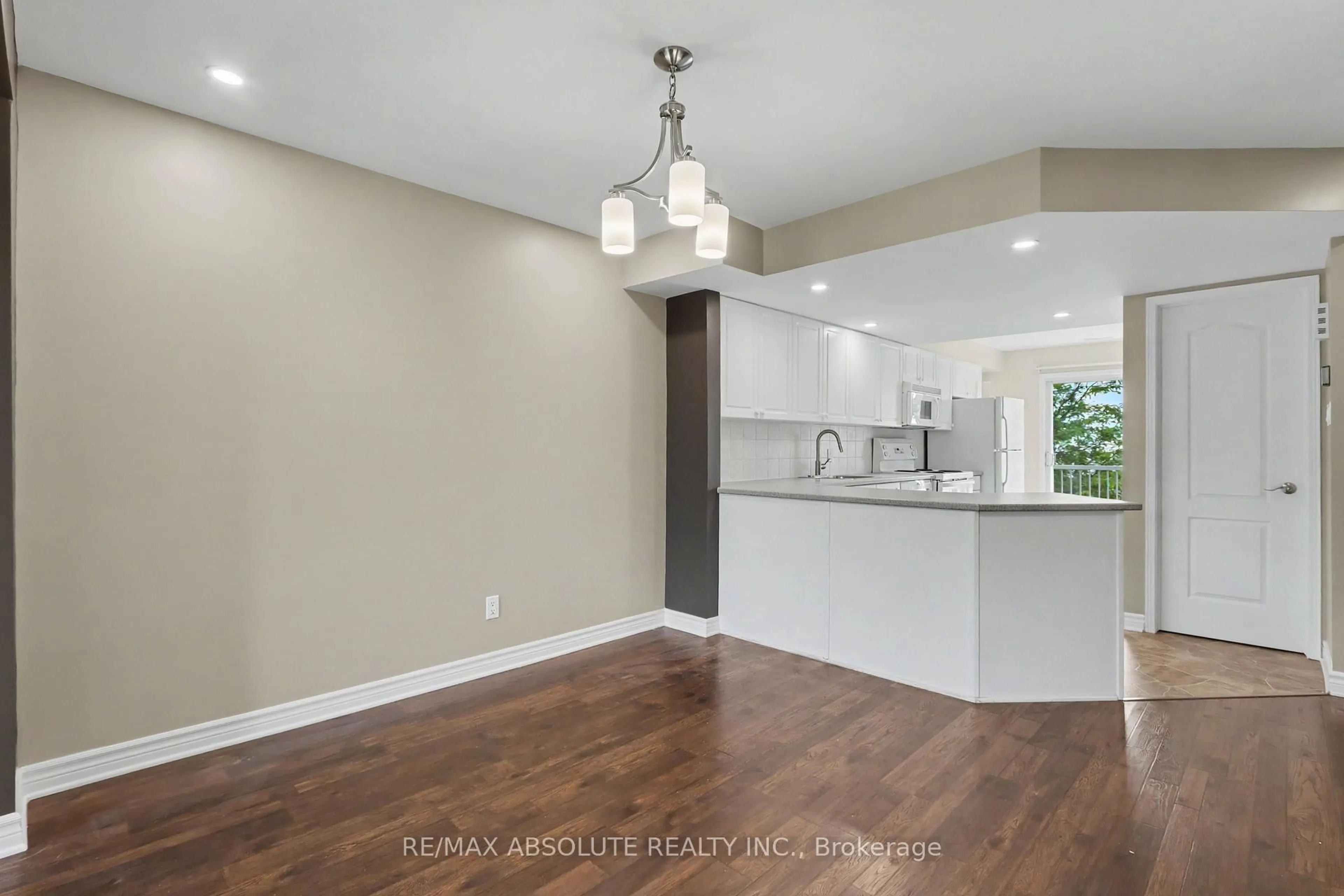 Open concept kitchen, unknown for 294 Cresthaven Dr, Ottawa Ontario K2G 6W4