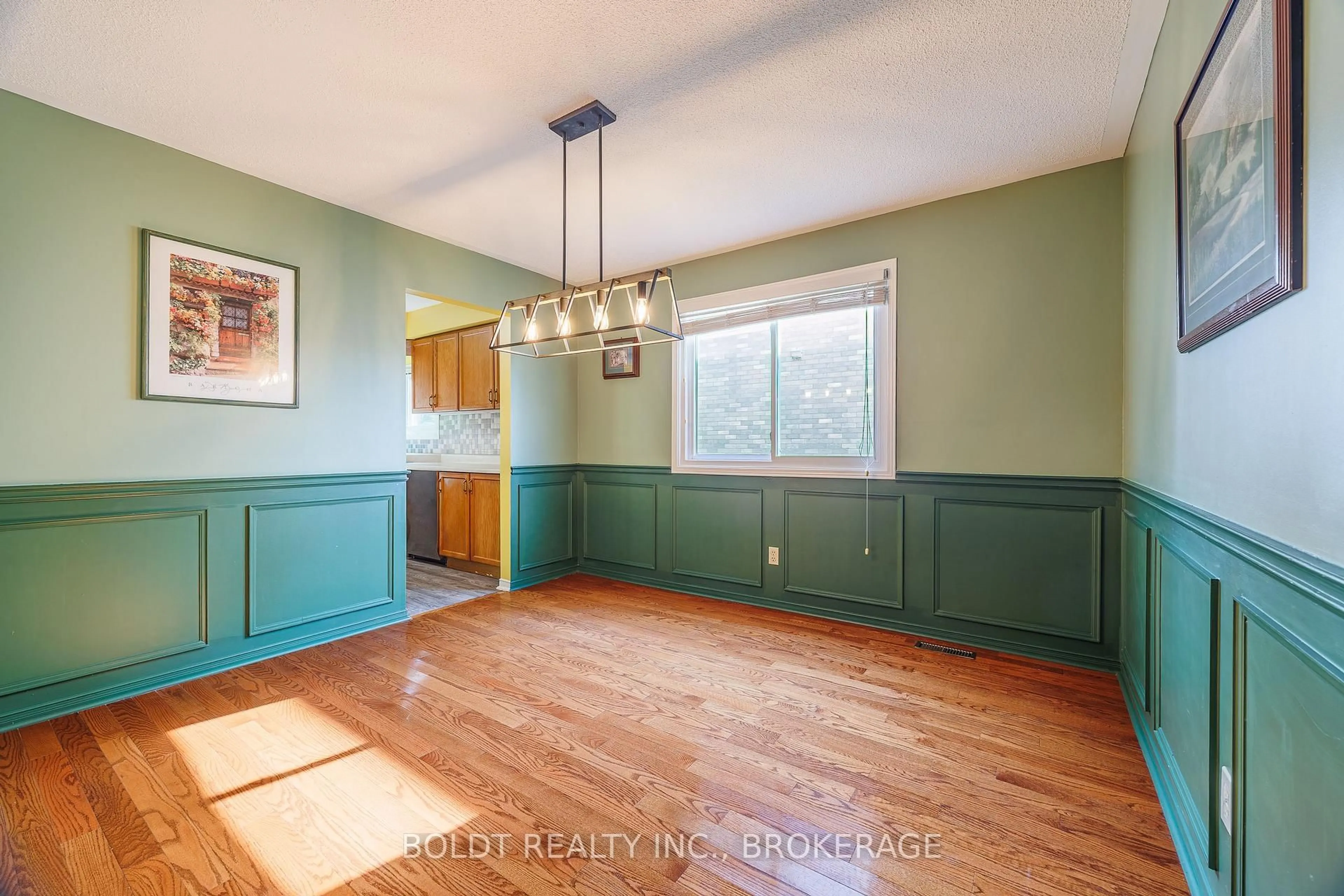 Dining room, wood/laminate floor for 64 Carmine Cres, St. Catharines Ontario L2S 3M2