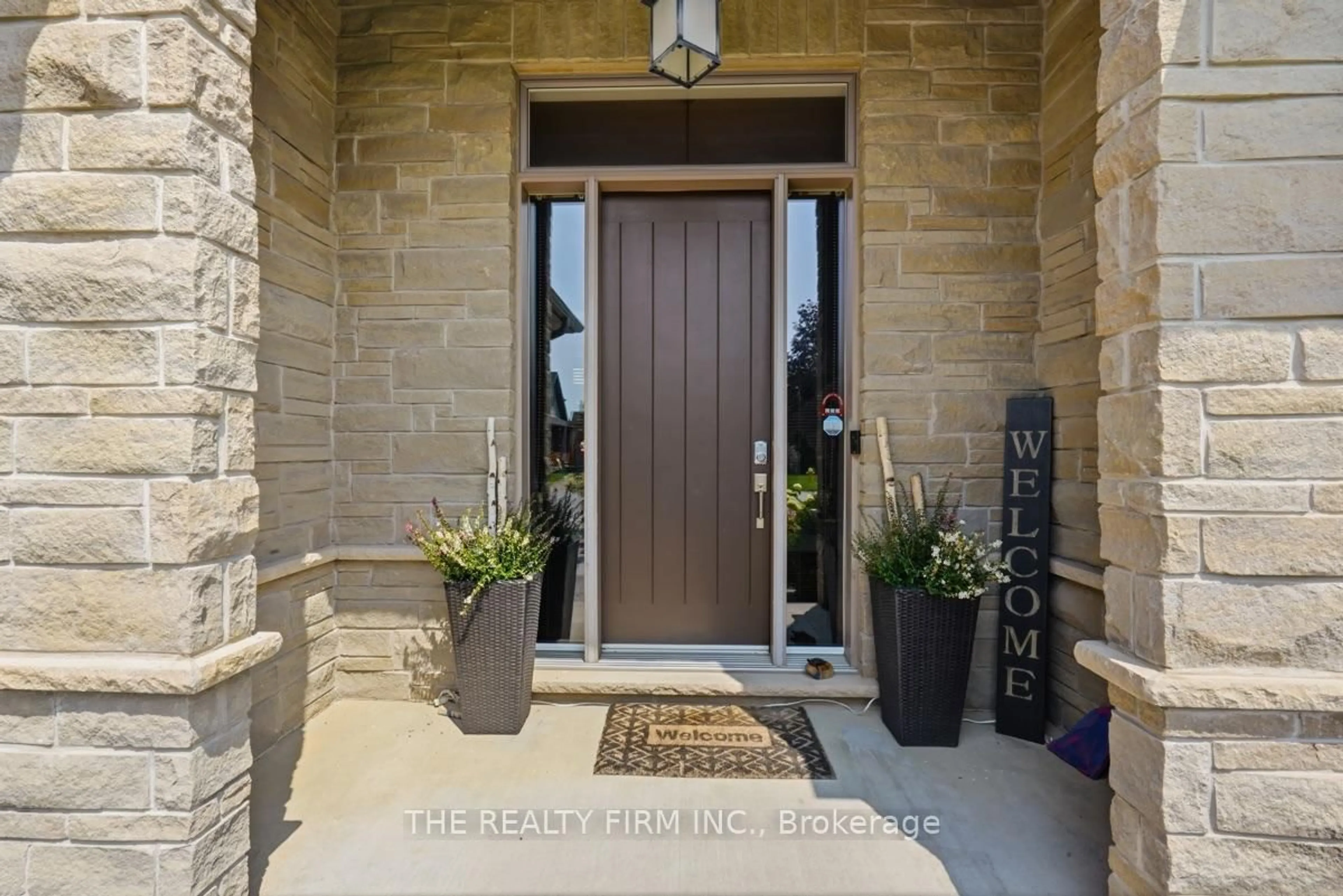 Indoor entryway for 1308 Birchwood Dr, London South Ontario N6K 5C2