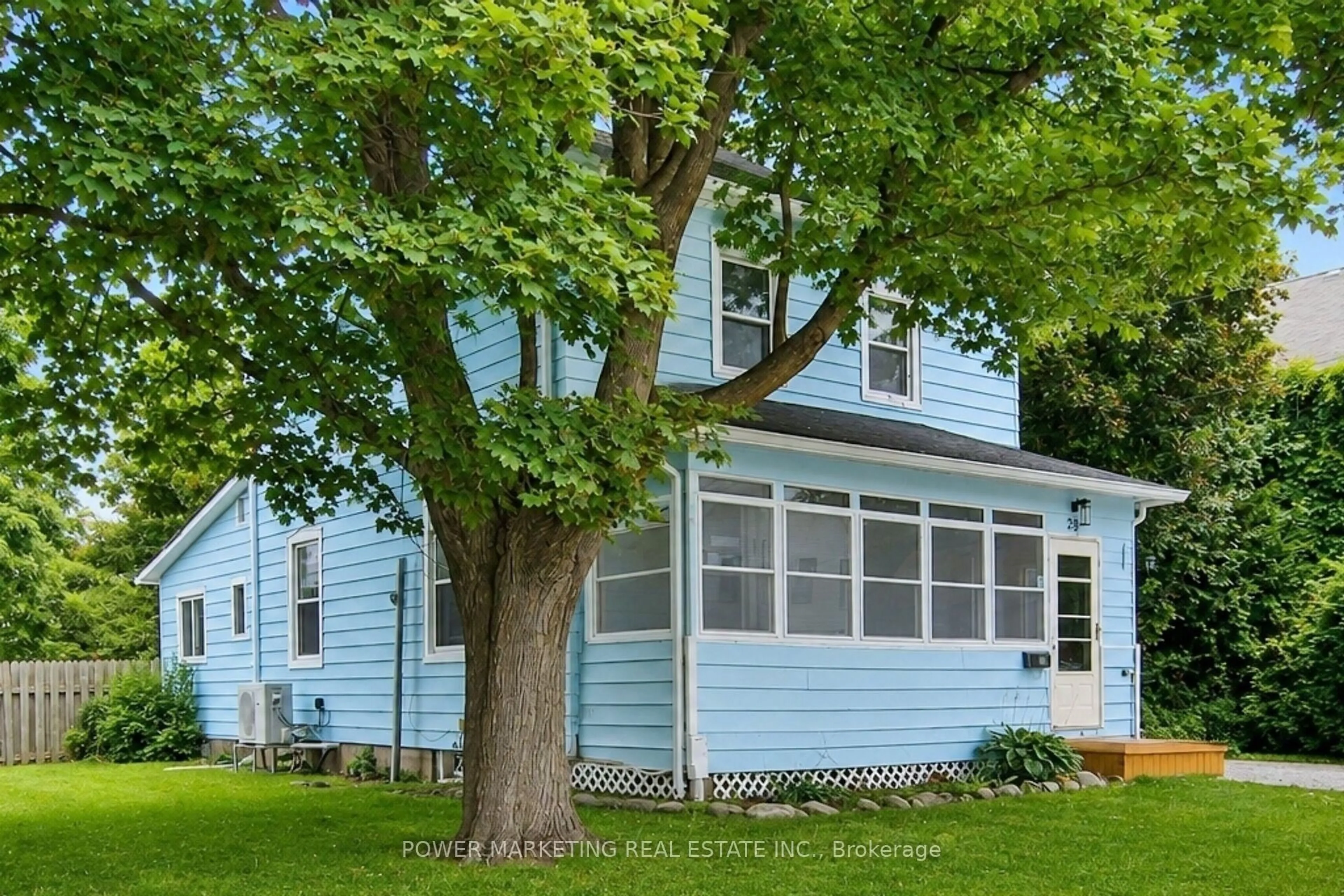 Home with vinyl exterior material, street for 28 MONTAGUE St, Smiths Falls Ontario K7A 2M1