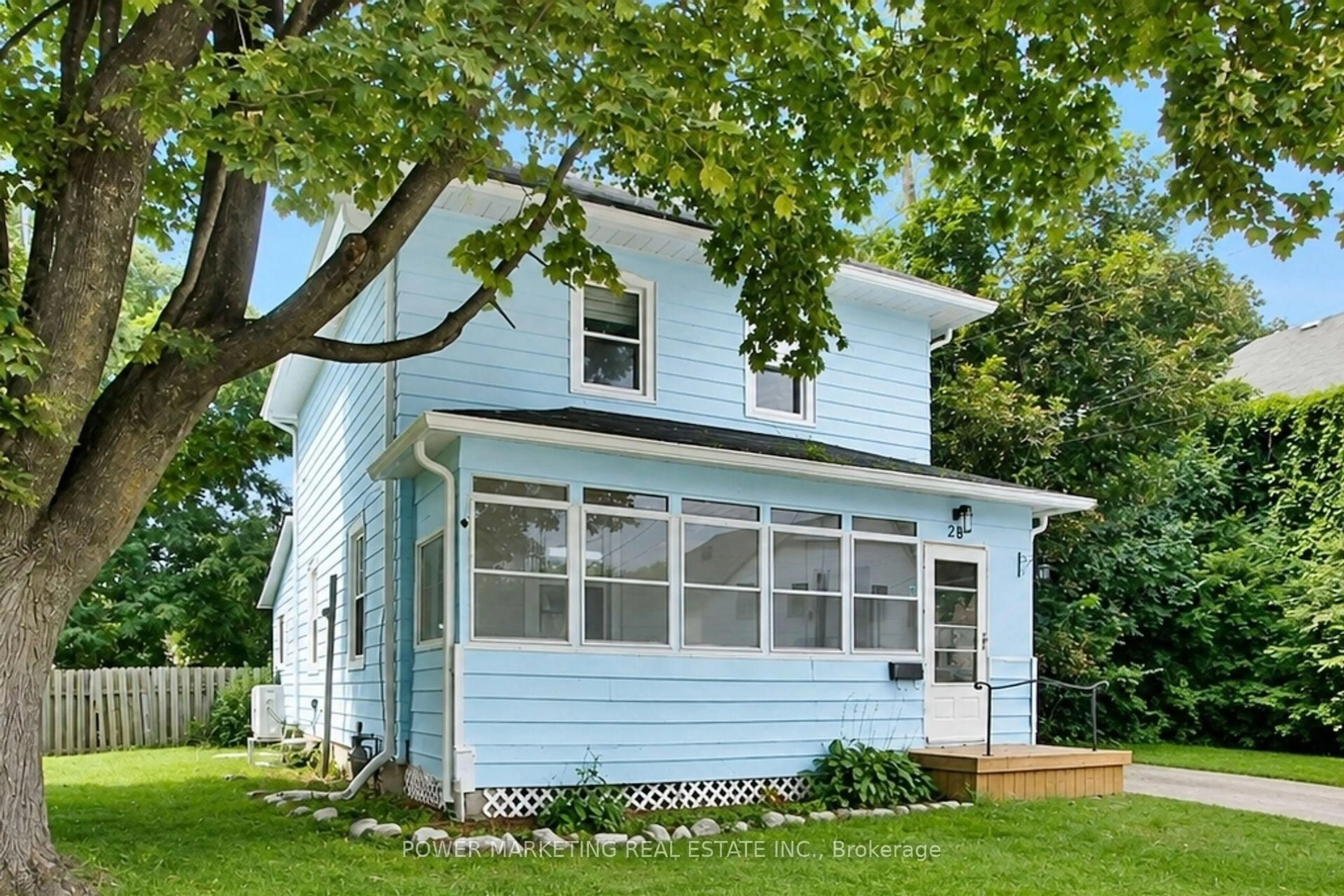 Home with vinyl exterior material, street for 28 MONTAGUE St, Smiths Falls Ontario K7A 2M1