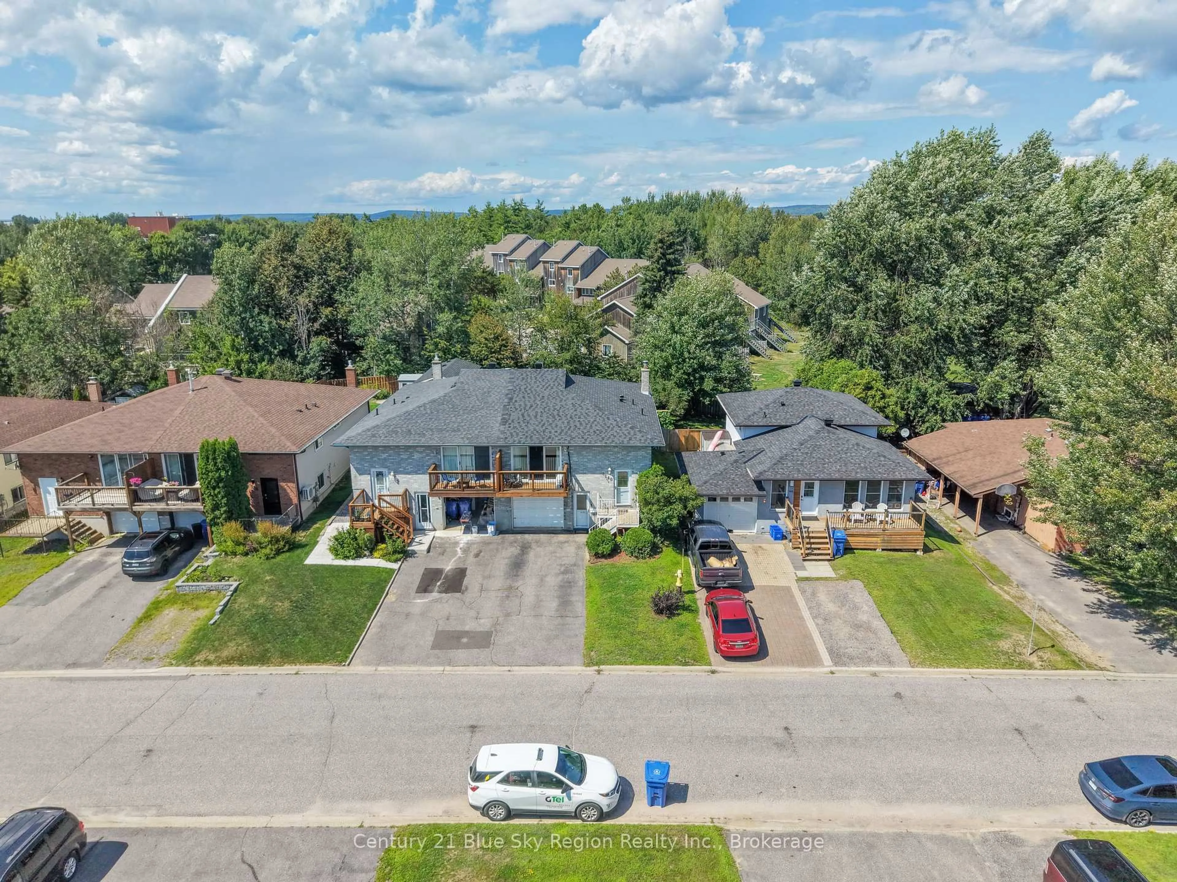 A pic from outside/outdoor area/front of a property/back of a property/a pic from drone, street for 140 Massey Dr, North Bay Ontario P1A 4G4