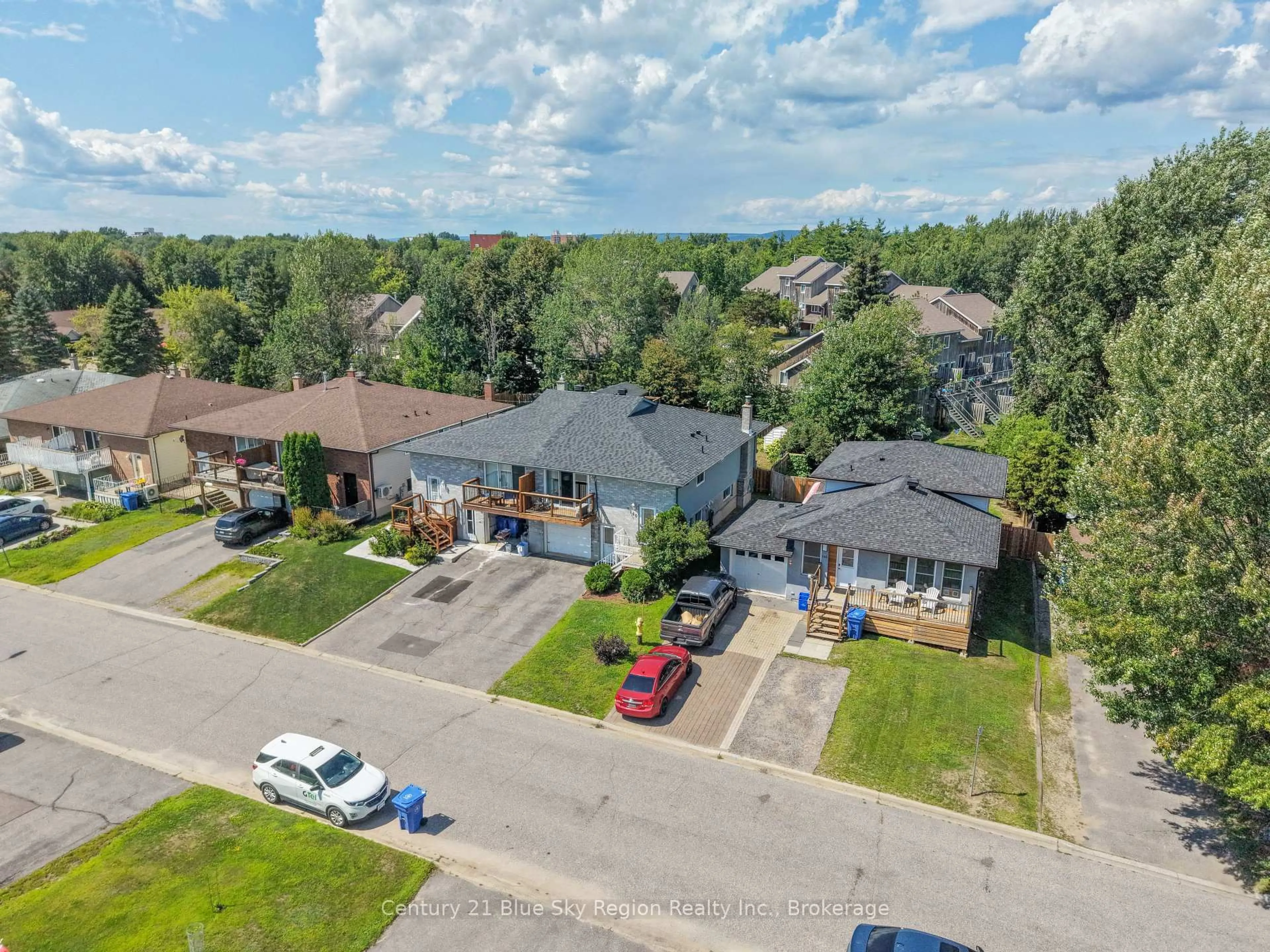A pic from outside/outdoor area/front of a property/back of a property/a pic from drone, street for 140 Massey Dr, North Bay Ontario P1A 4G4