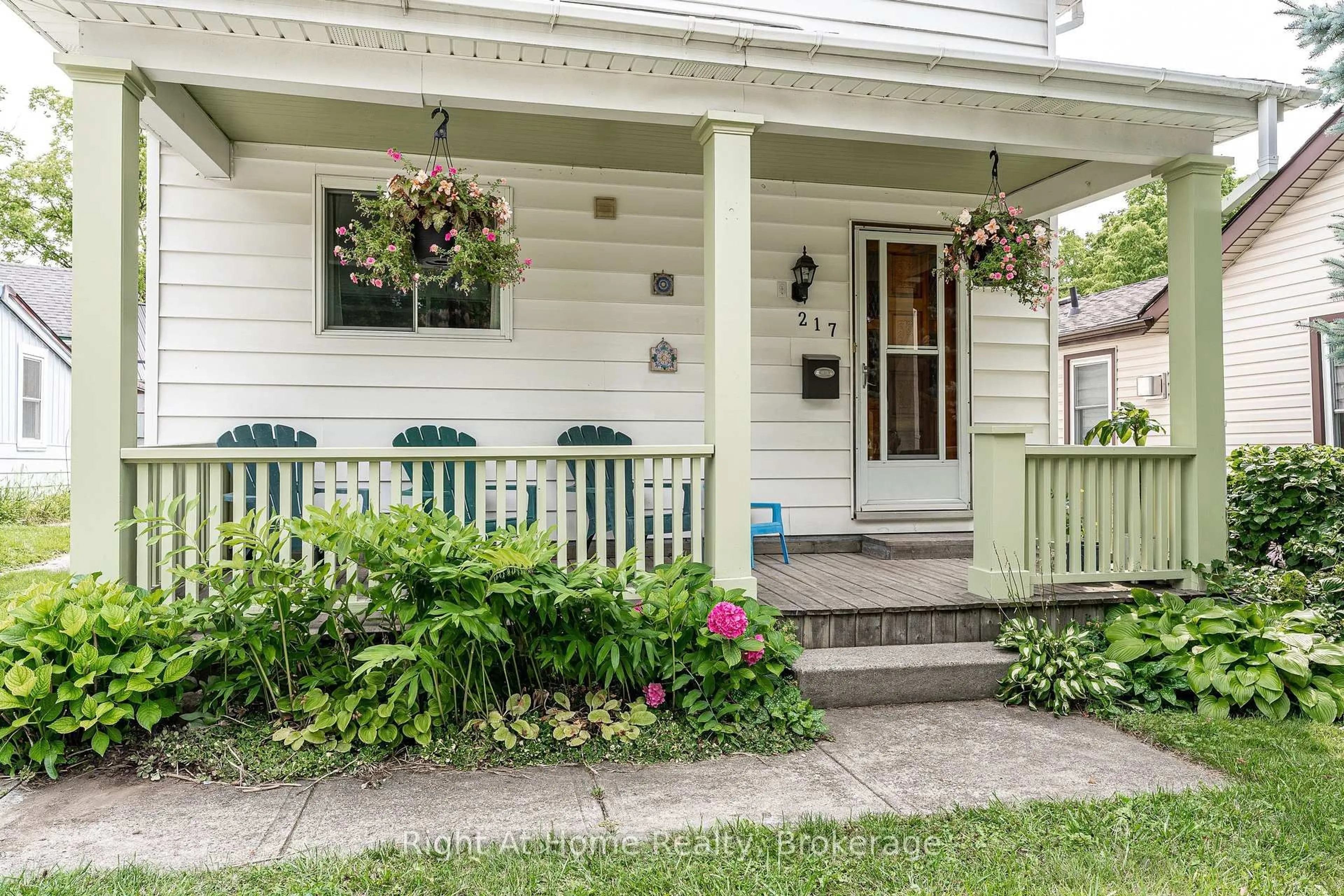 Unknown for 217 West Gore St, Stratford Ontario N5A 1K7