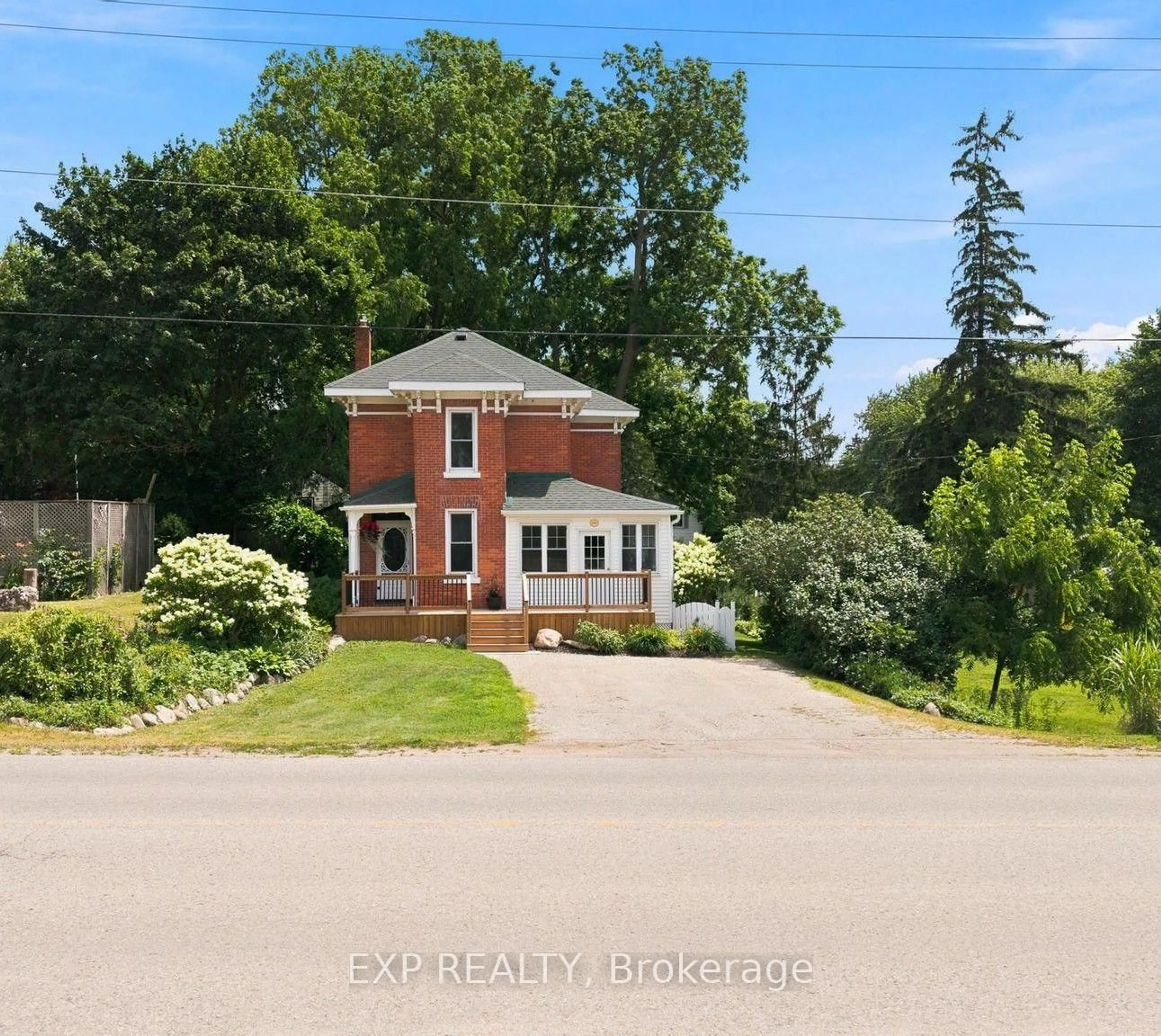 A pic from outside/outdoor area/front of a property/back of a property/a pic from drone, unknown for 2027 Victoria St, Howick Ontario N0G 1X0