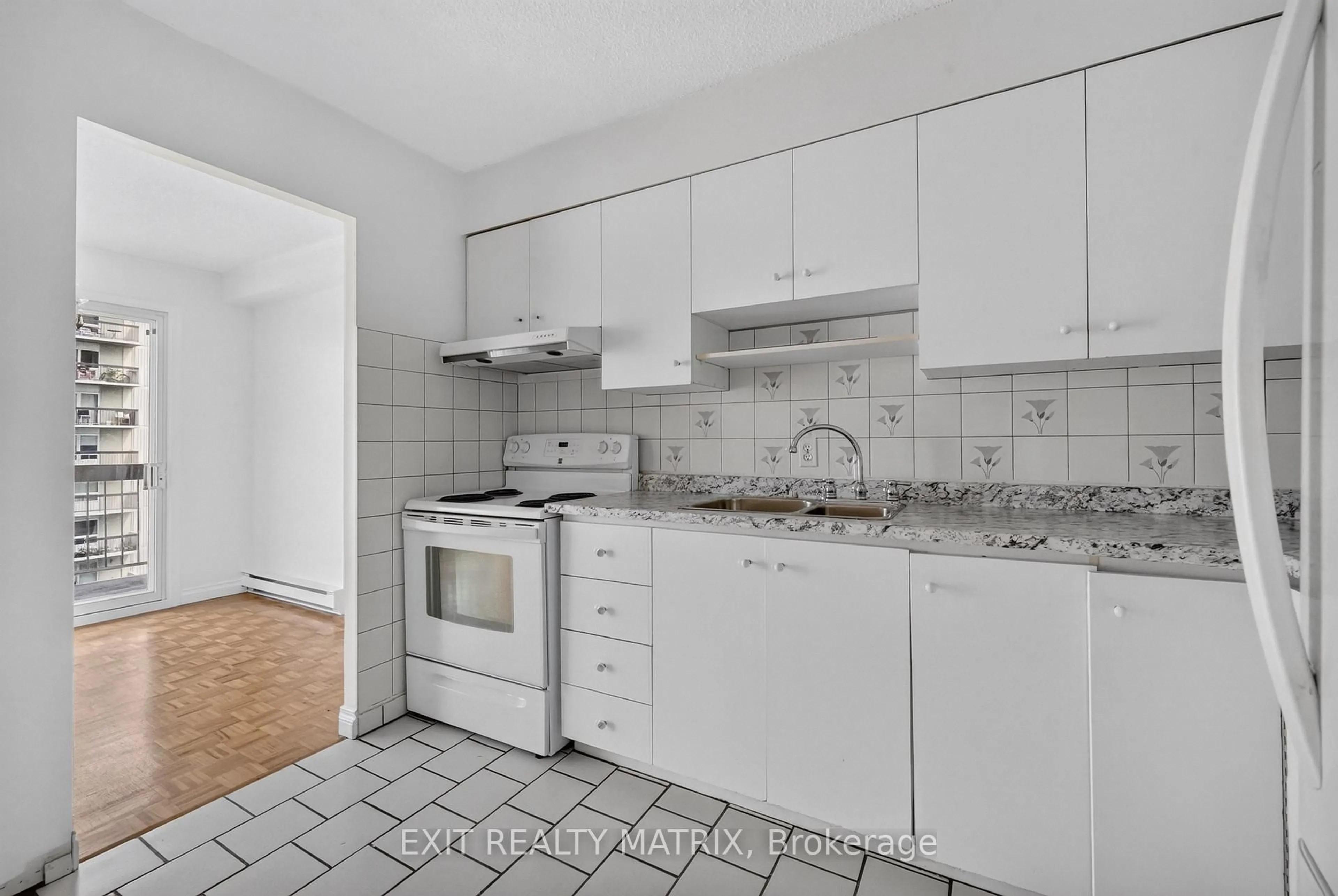 Standard kitchen, ceramic/tile floor for 158 B McArthur Ave #1204, Ottawa Ontario K1L 8C9