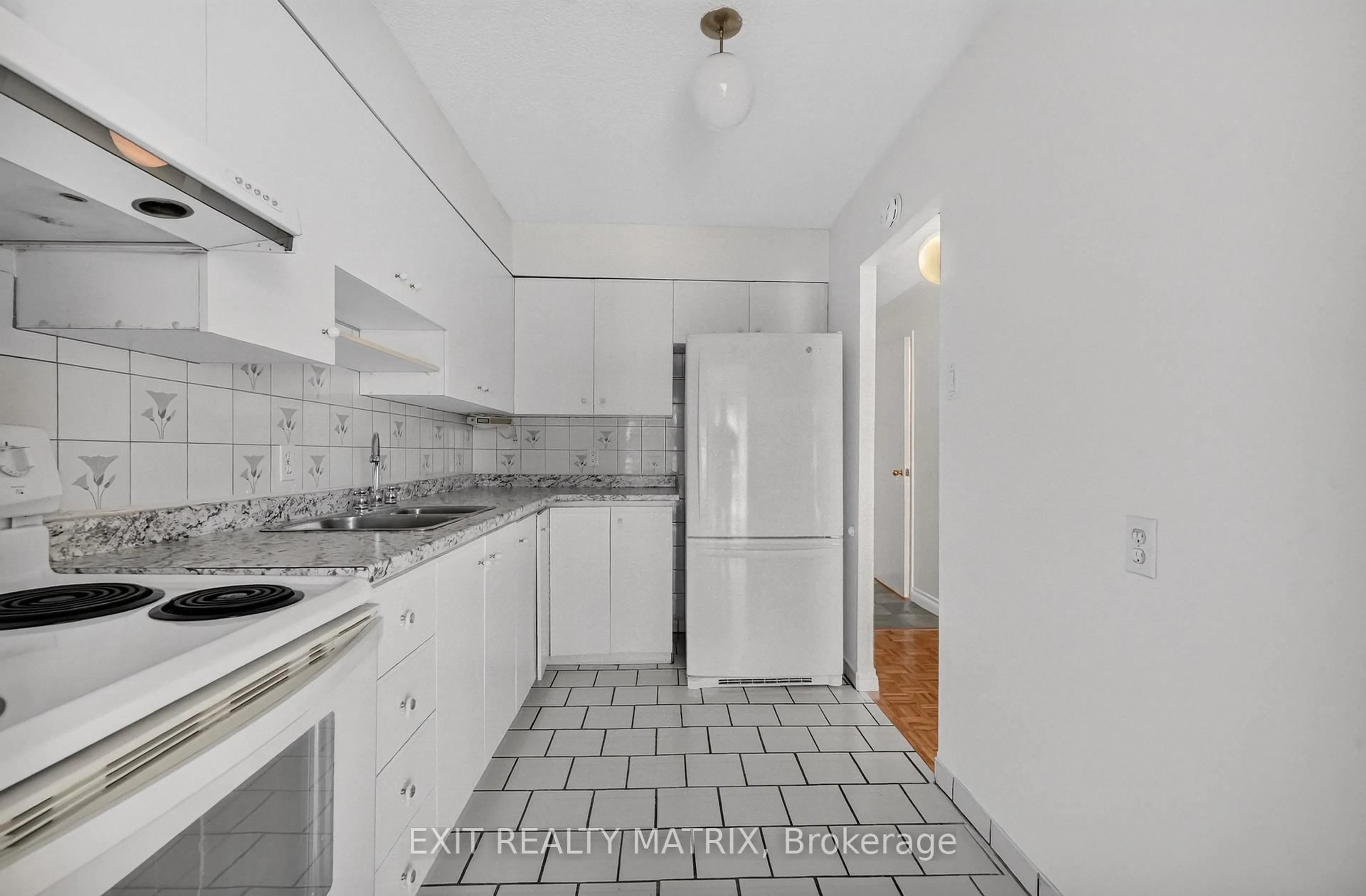 Standard kitchen, unknown for 158 B McArthur Ave #1204, Ottawa Ontario K1L 8C9