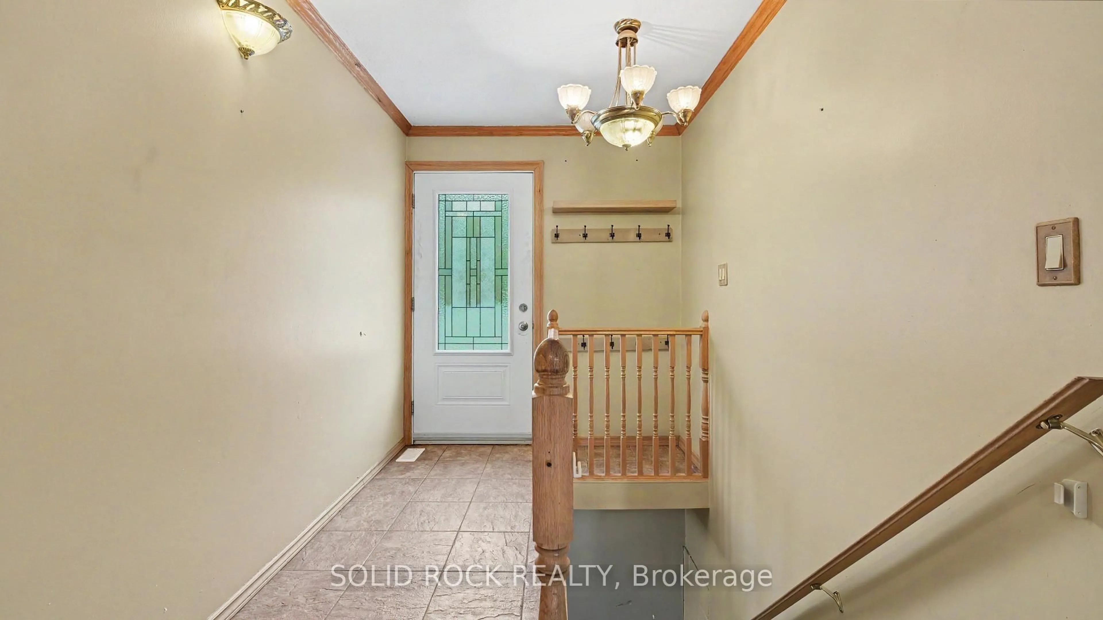 Indoor entryway for 1372 VILLAGE Rd, East Ferris Ontario P0H 1B0