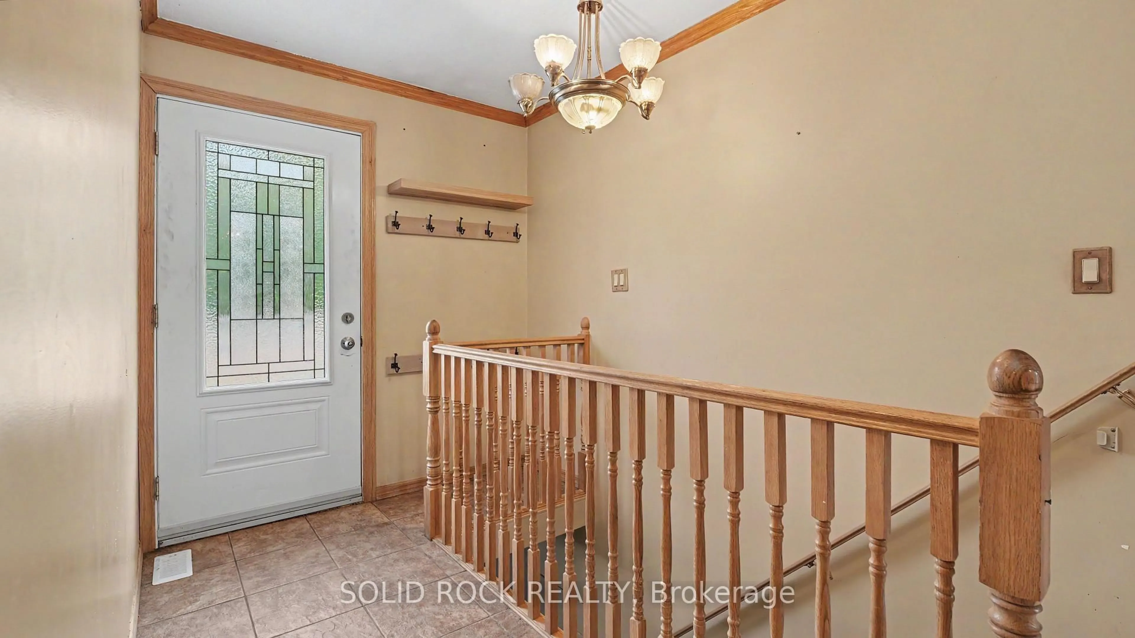 Indoor entryway for 1372 VILLAGE Rd, East Ferris Ontario P0H 1B0