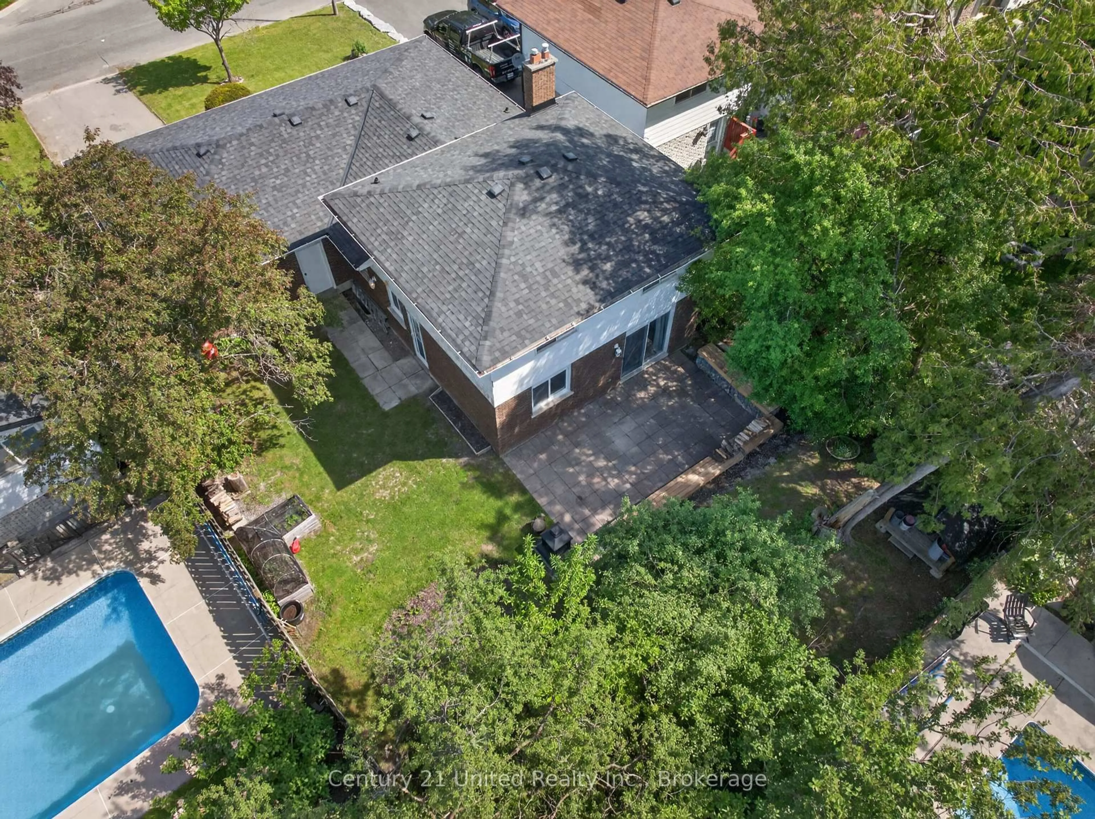 A pic from outside/outdoor area/front of a property/back of a property/a pic from drone, street for 1169 Danita Blvd, Peterborough Ontario K9J 7J9